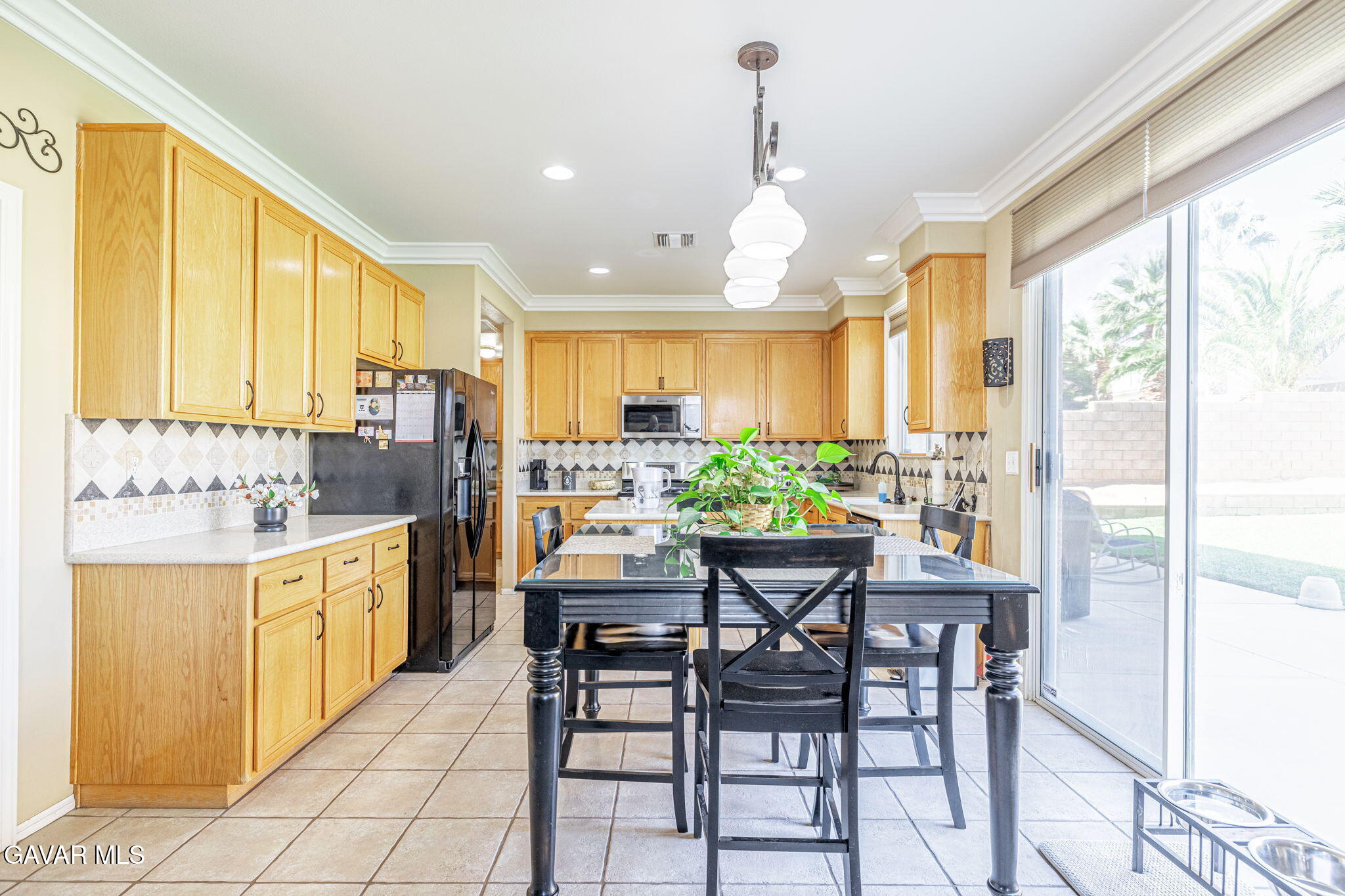 40125 Watford Way Property Photo 16