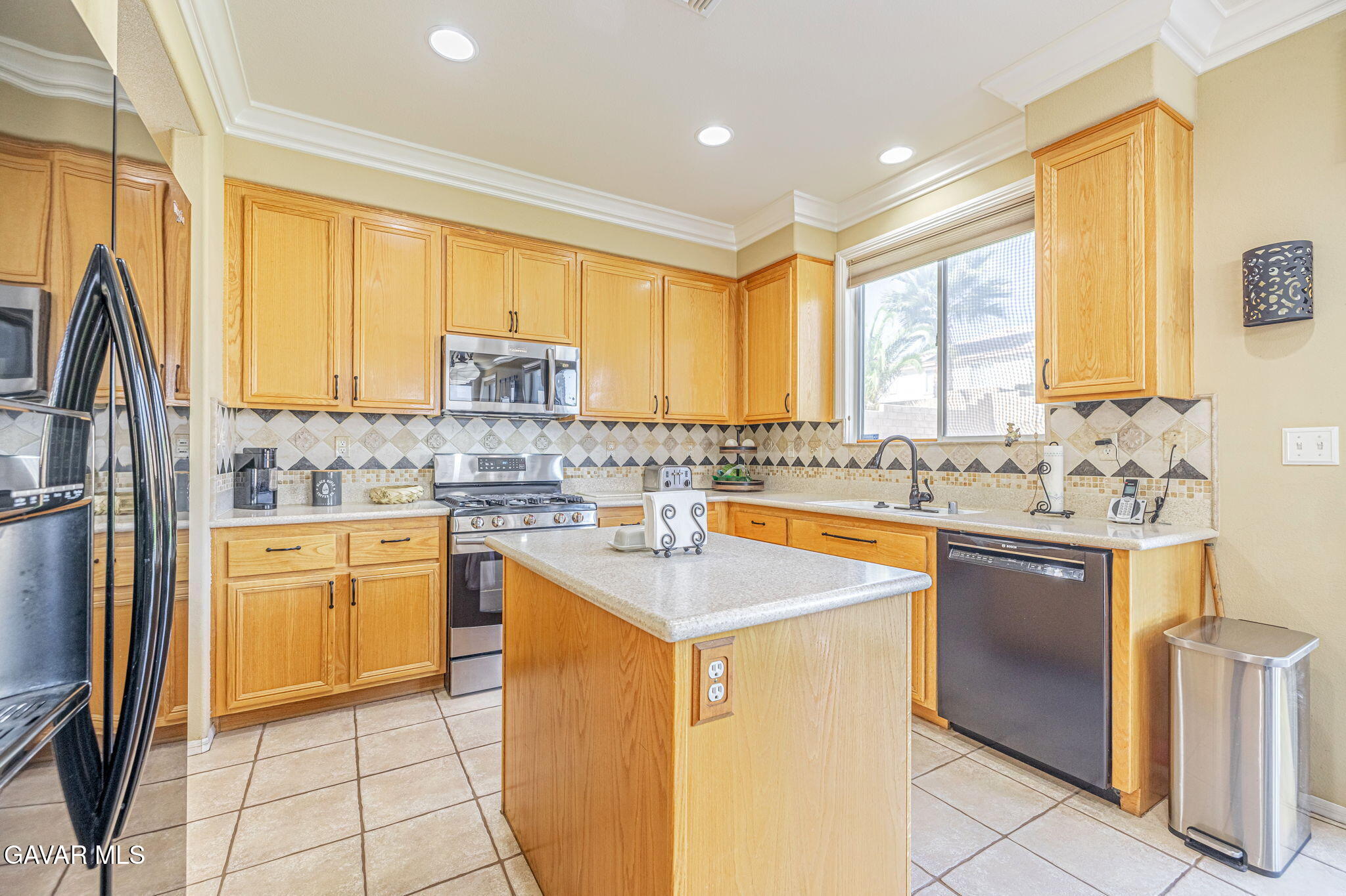 40125 Watford Way Property Photo 18