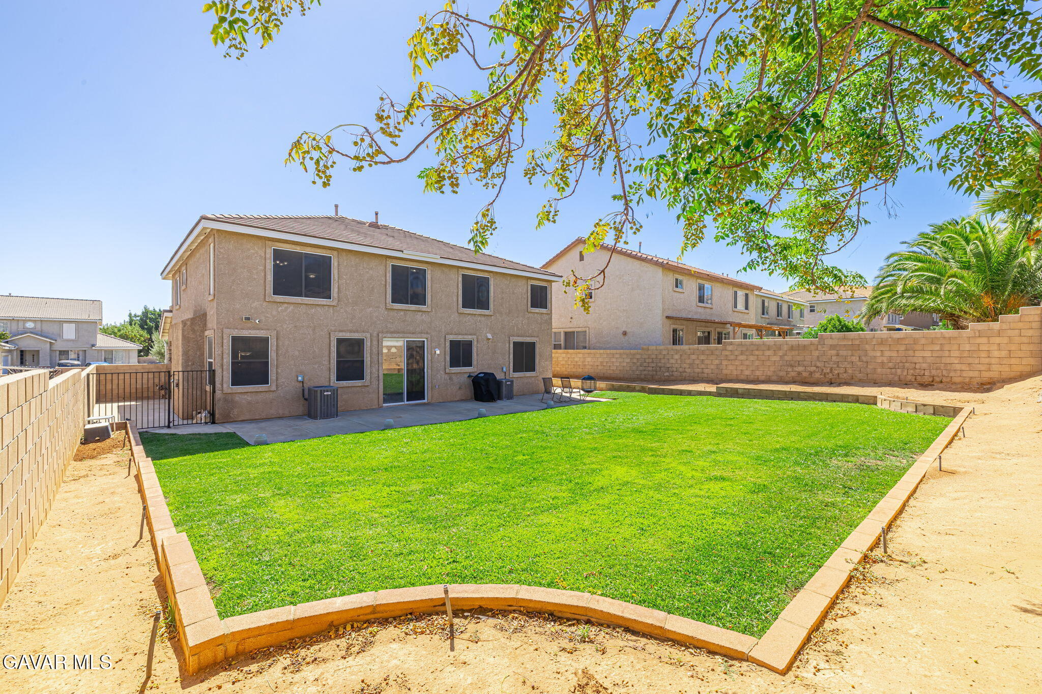 40125 Watford Way Property Photo 48
