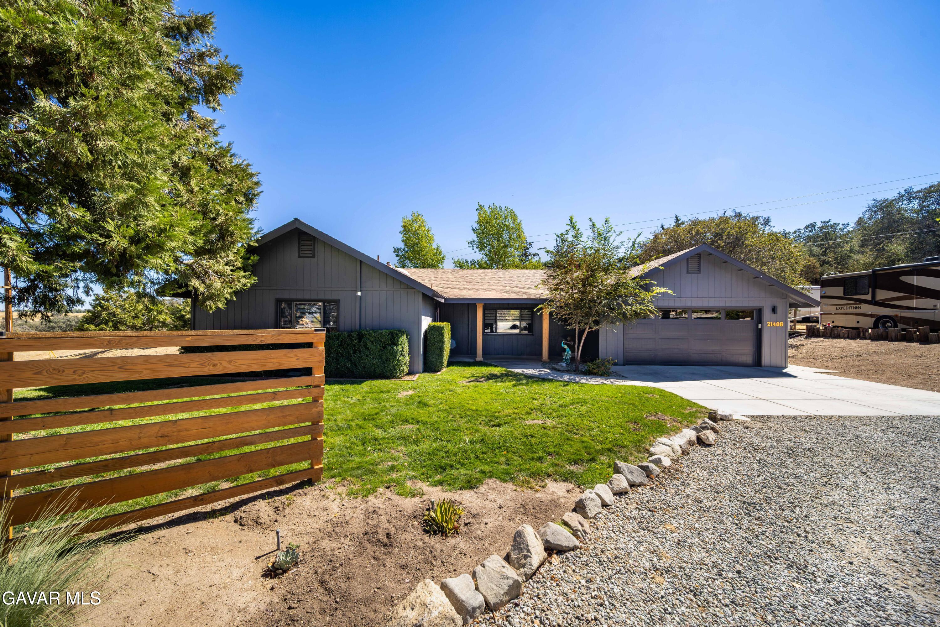 21408 Adam Drive Property Photo 2