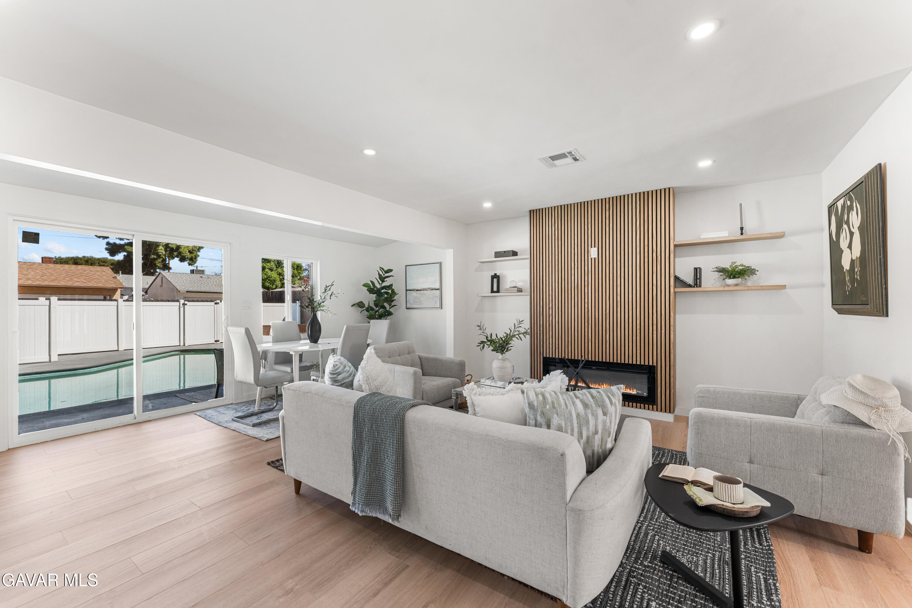 16043 Tuba Street Property Photo 6