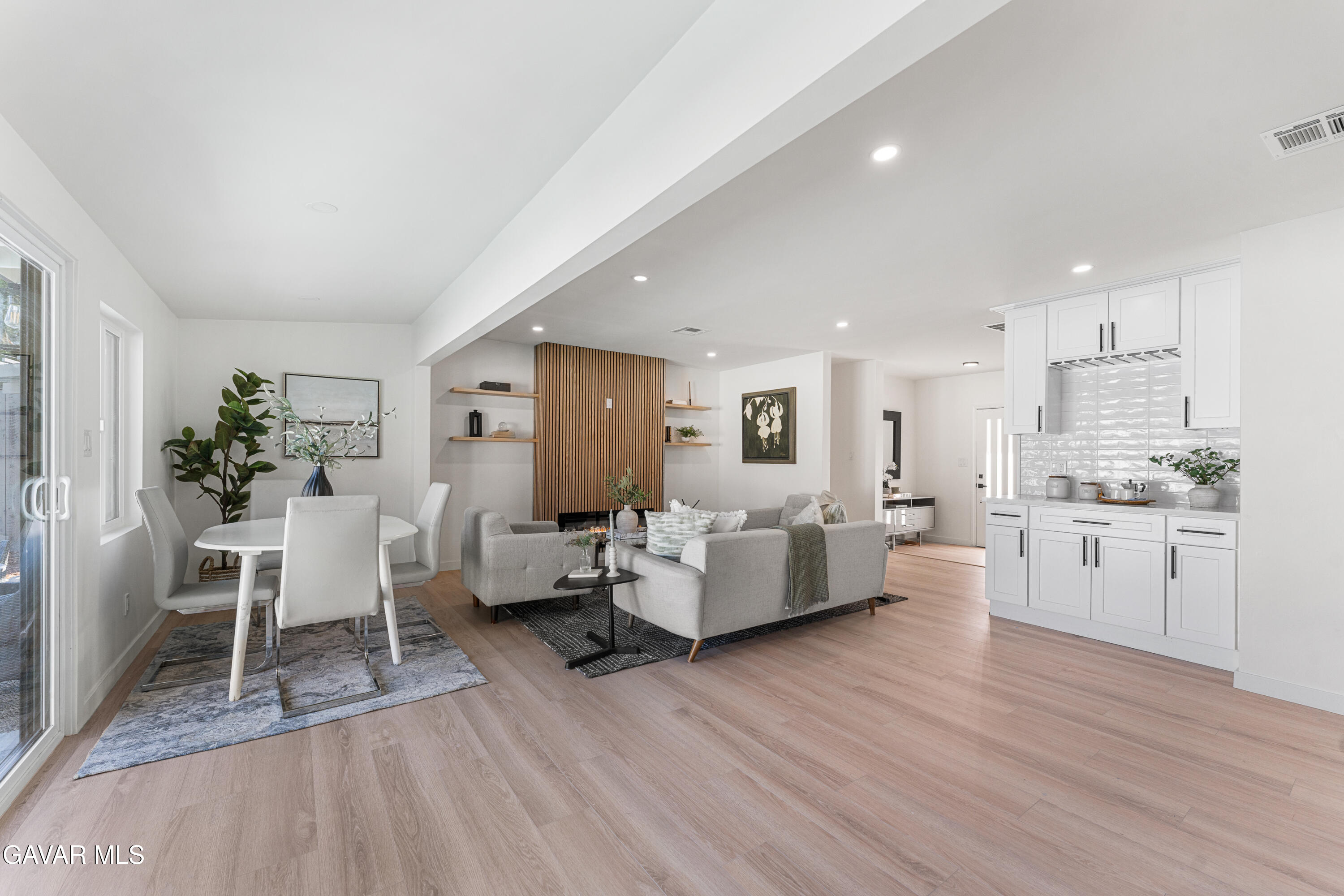 16043 Tuba Street Property Photo 8