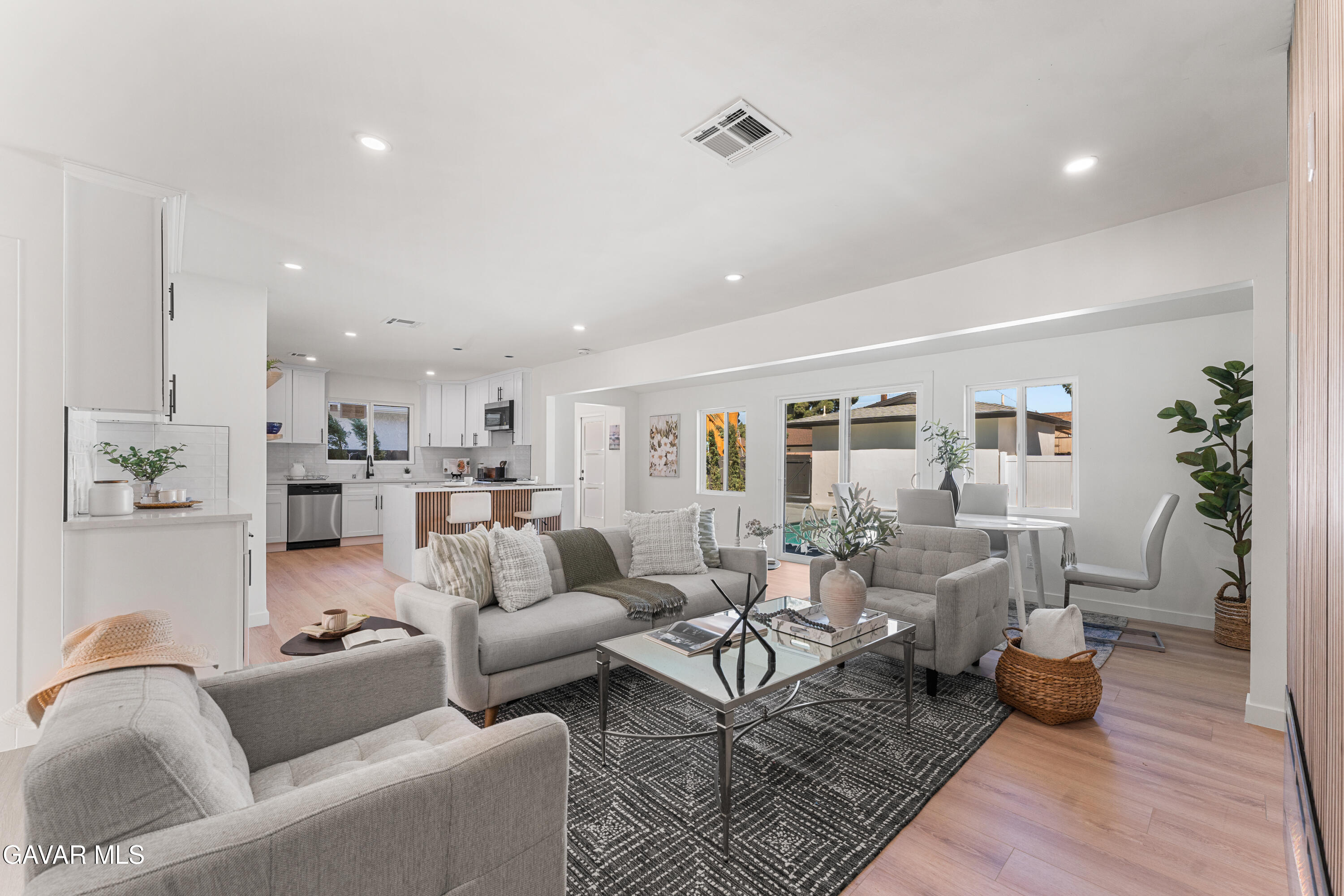16043 Tuba Street Property Photo 9