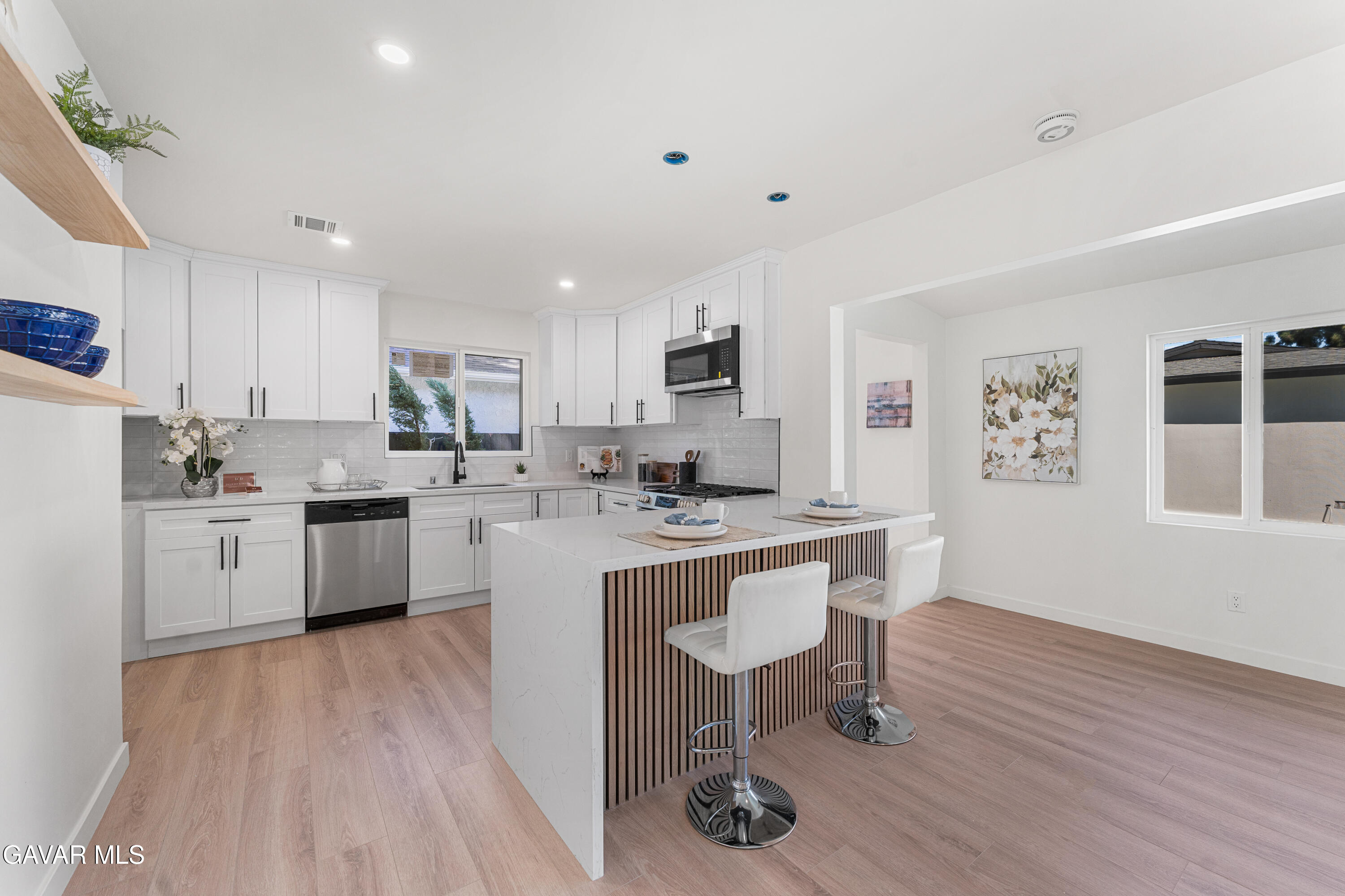 16043 Tuba Street Property Photo 16
