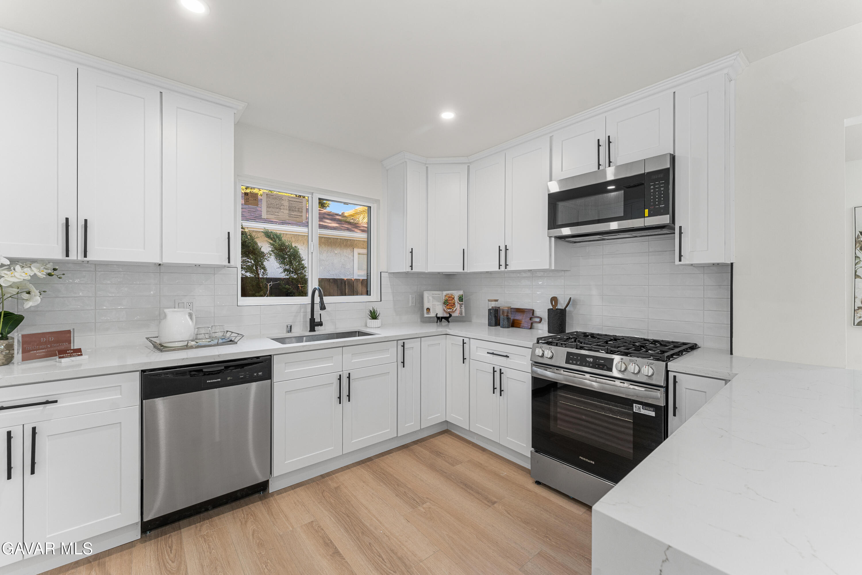 16043 Tuba Street Property Photo 17