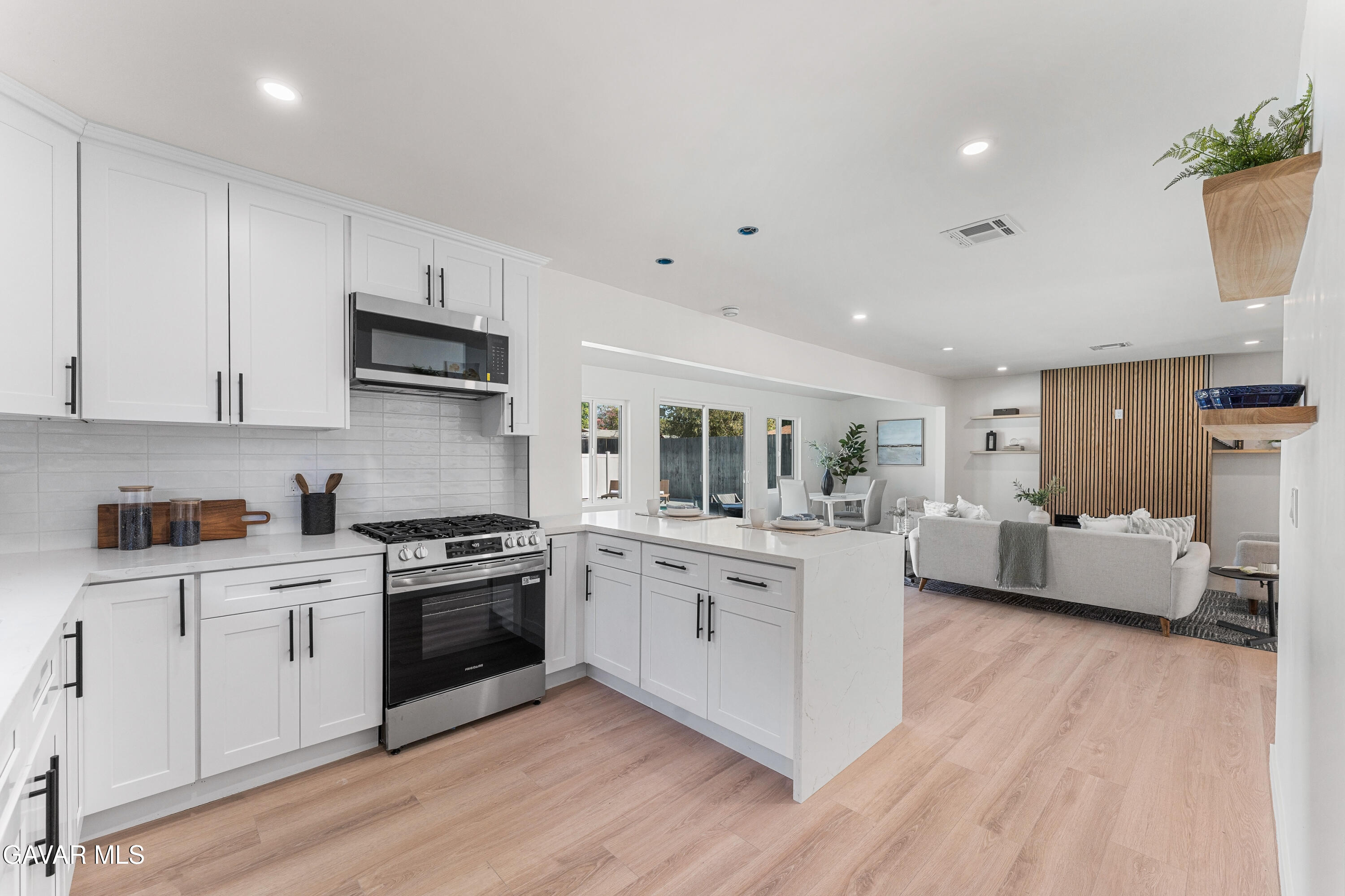 16043 Tuba Street Property Photo 18