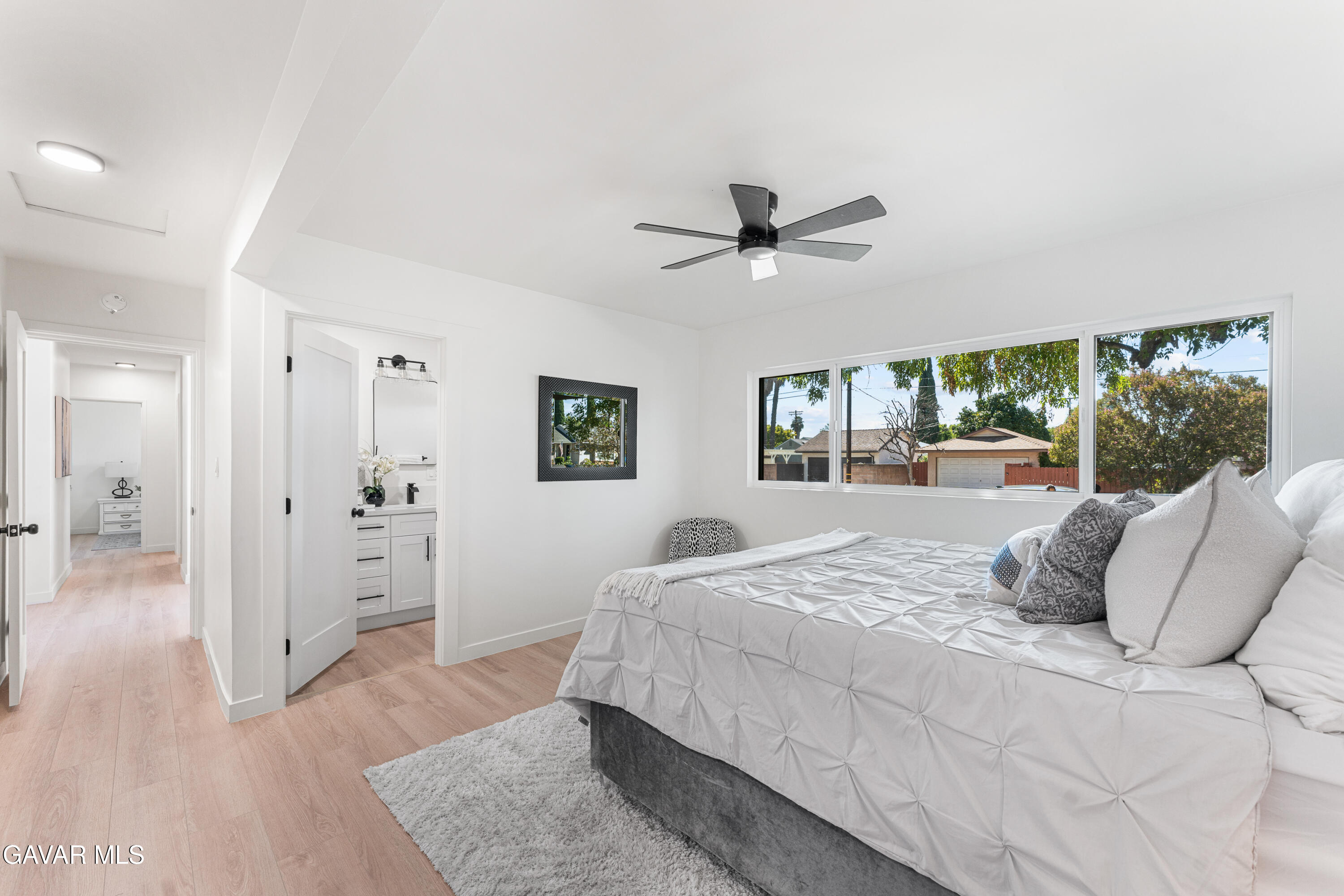 16043 Tuba Street Property Photo 23
