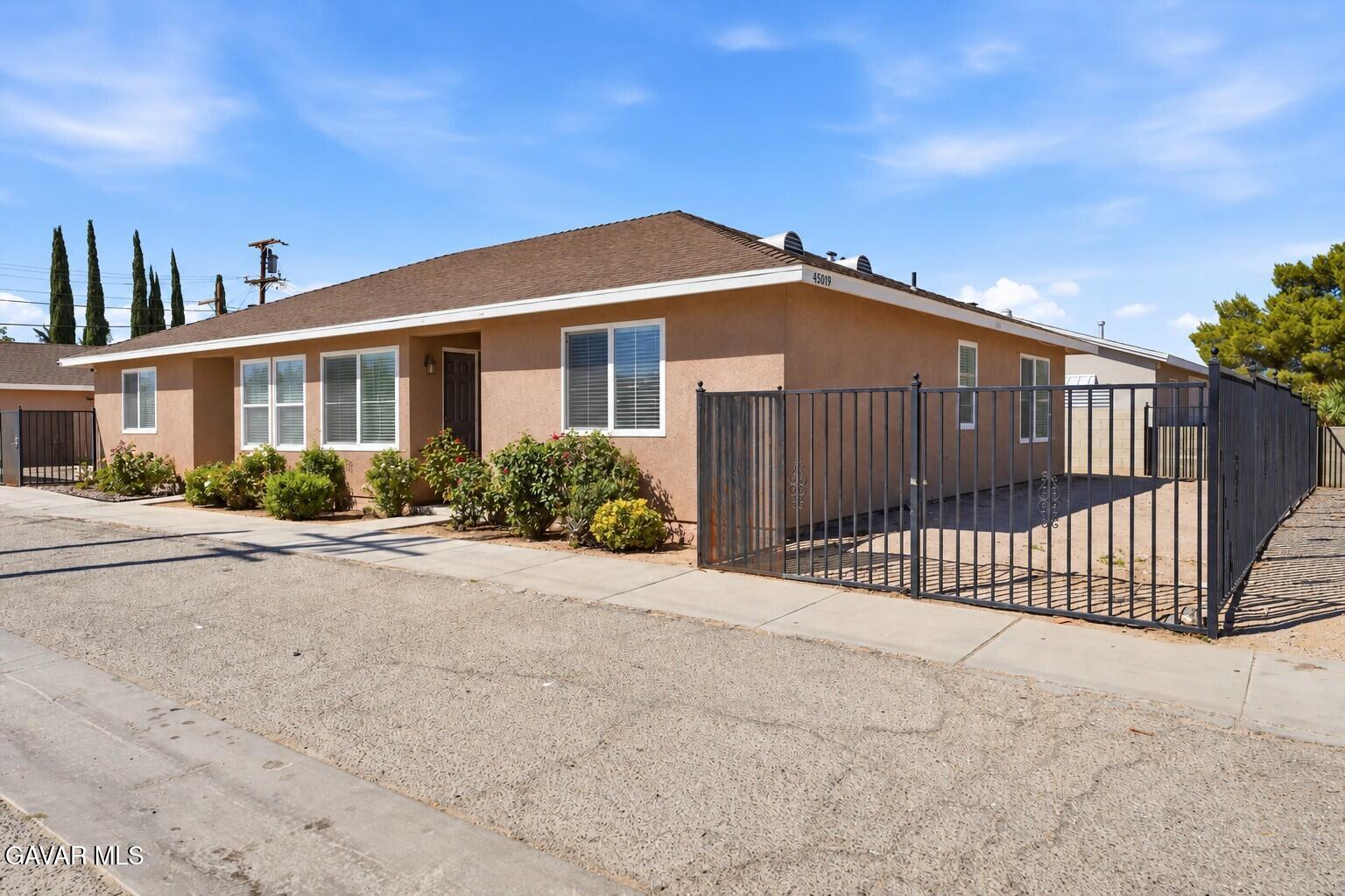 45019 N Division Street Property Photo 1