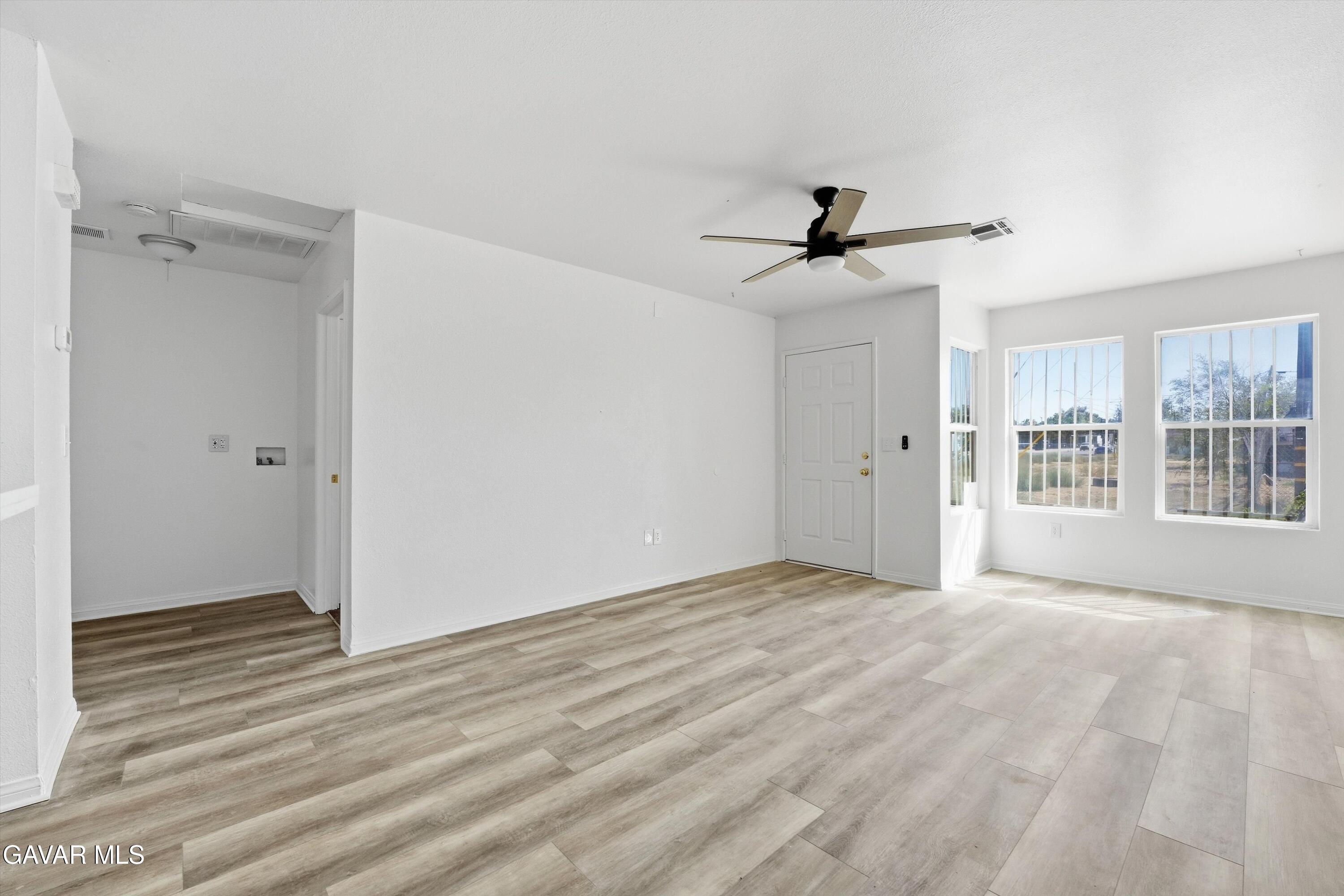45019 N Division Street Property Photo 4