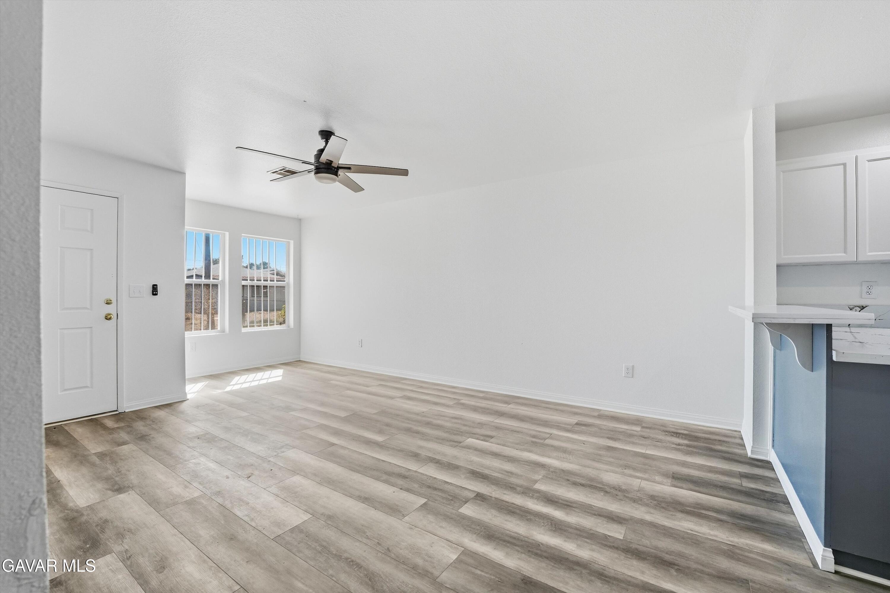 45019 N Division Street Property Photo 9