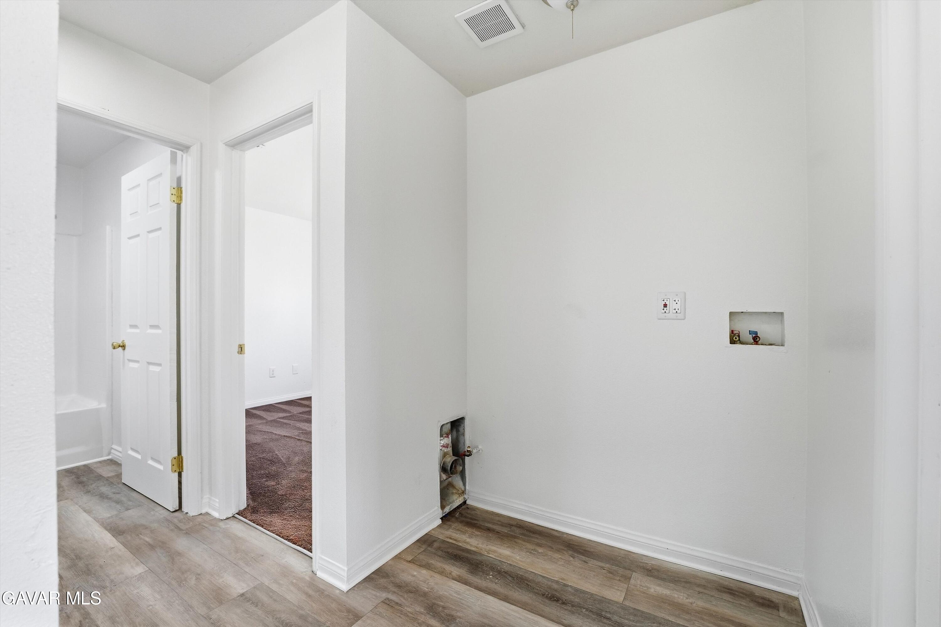 45019 N Division Street Property Photo 13