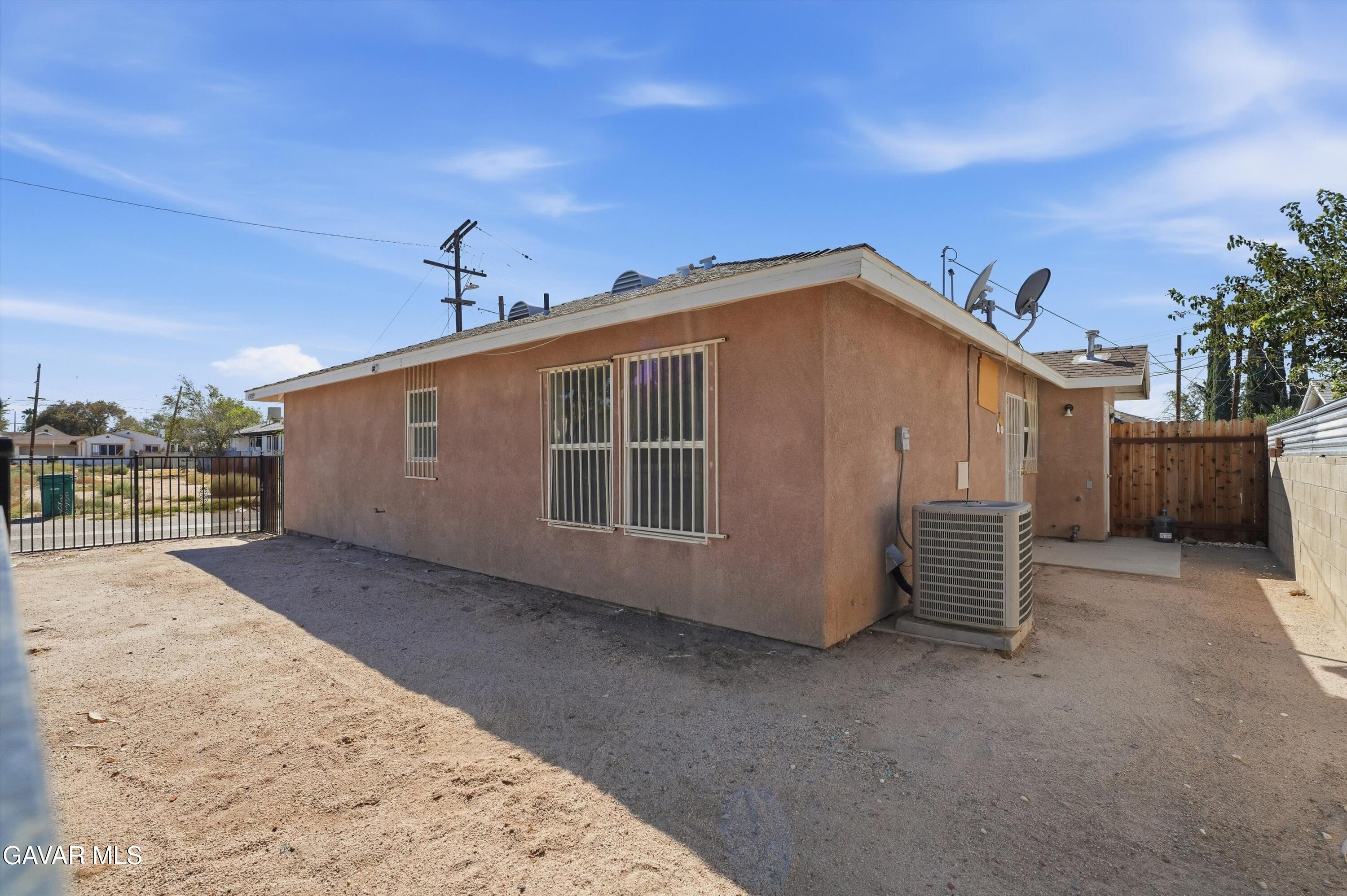 45019 N Division Street Property Photo 17