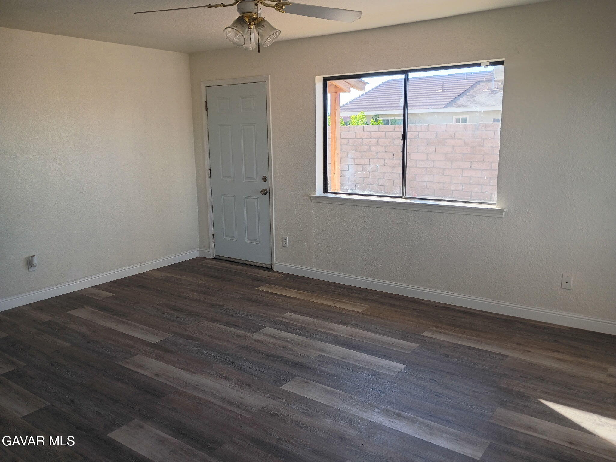 8720 S Loop Boulevard Property Photo 4
