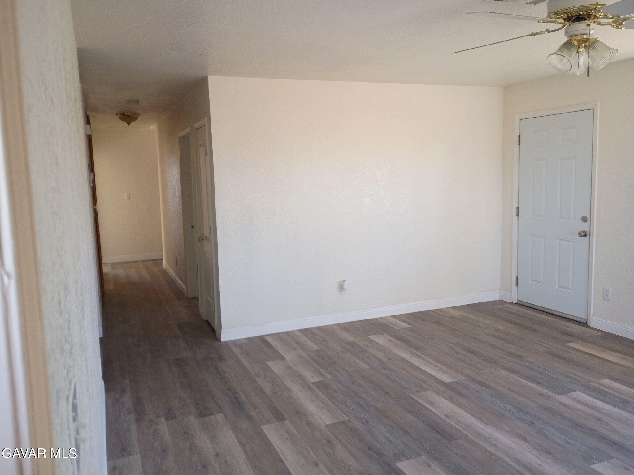 8720 S Loop Boulevard Property Photo 5
