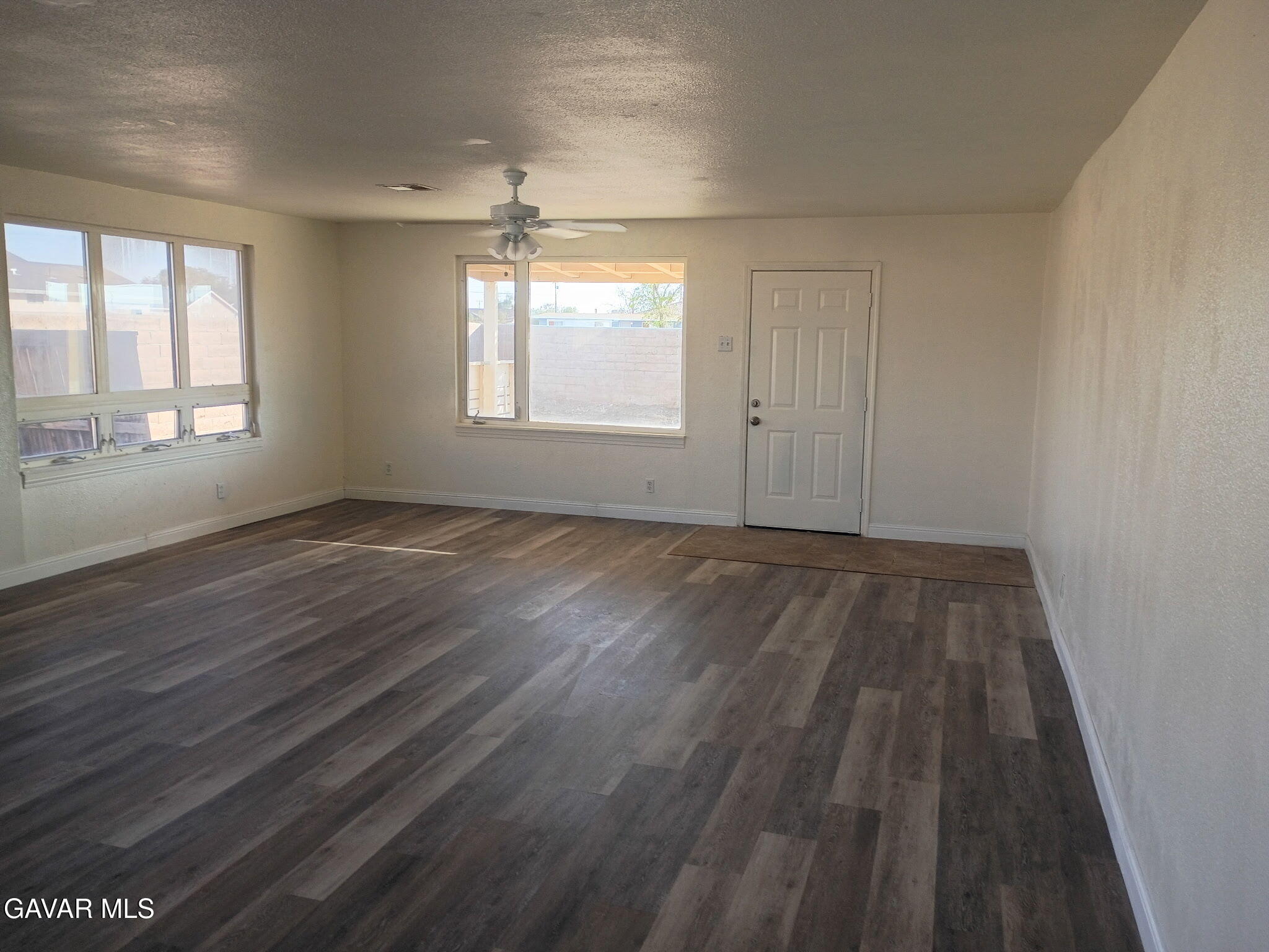 8720 S Loop Boulevard Property Photo 8
