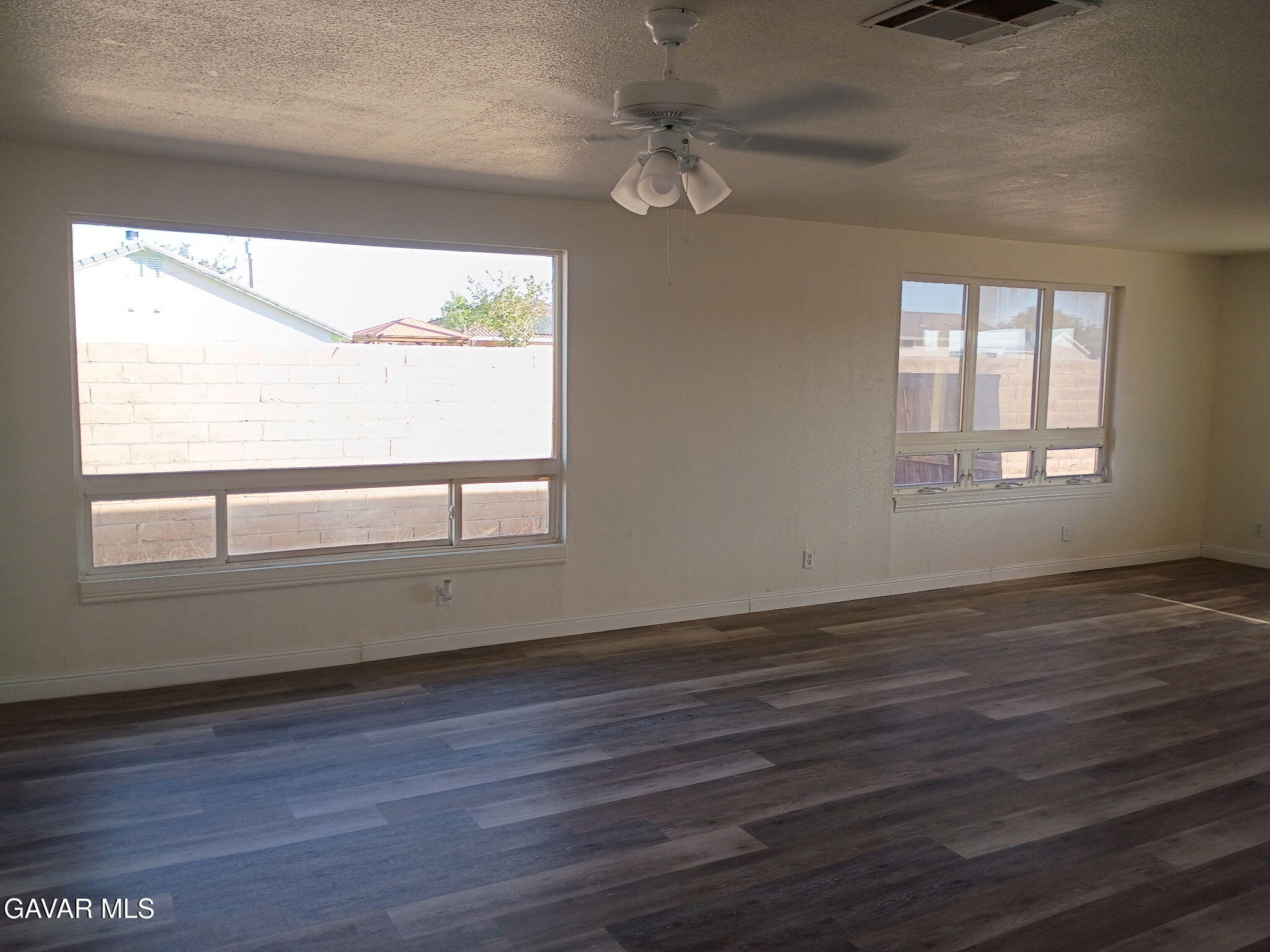 8720 S Loop Boulevard Property Photo 9