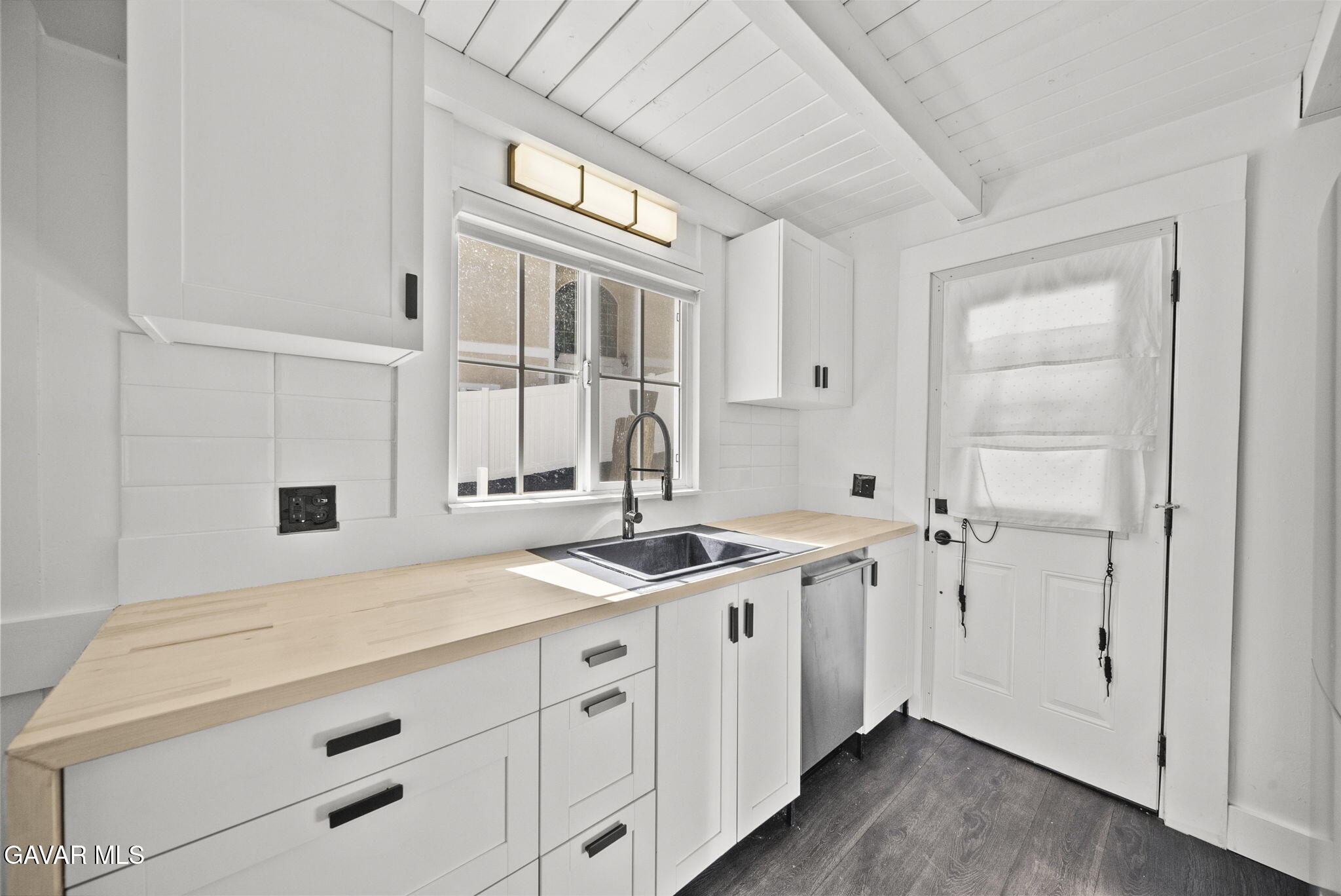 7106 Lakeview Drive Property Photo 18