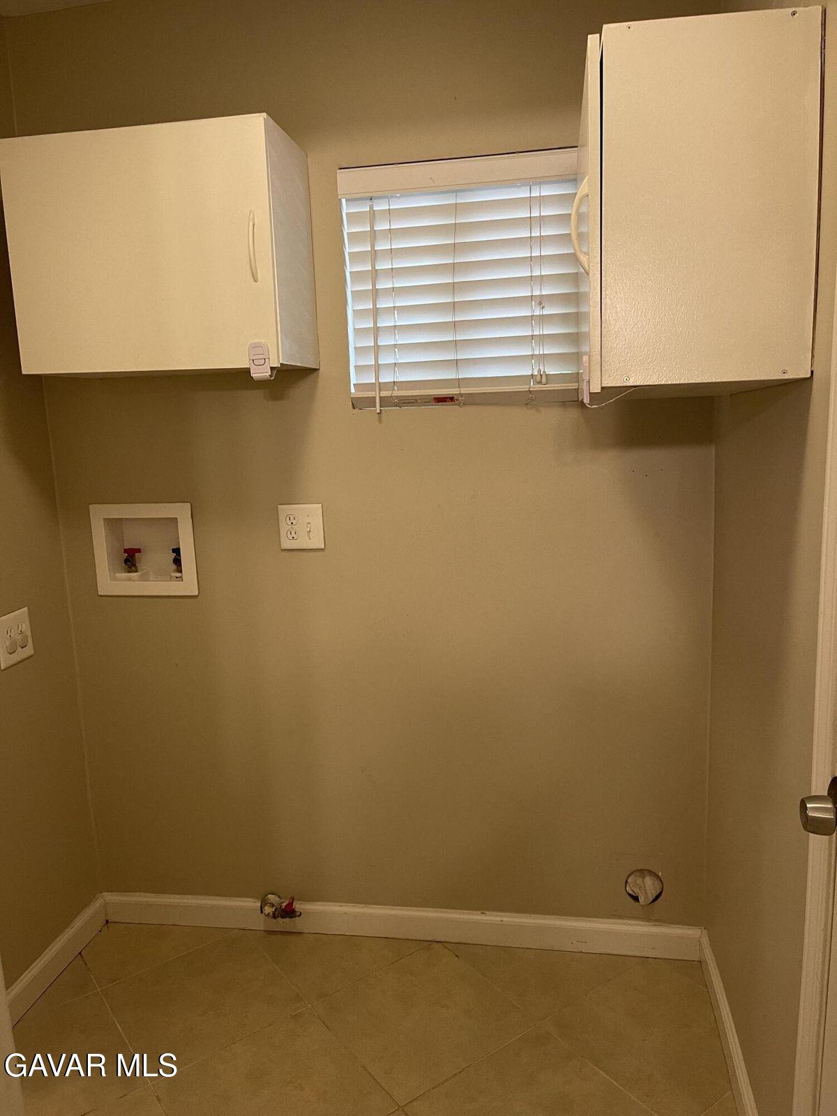 38847 Foxholm Drive Property Photo 3