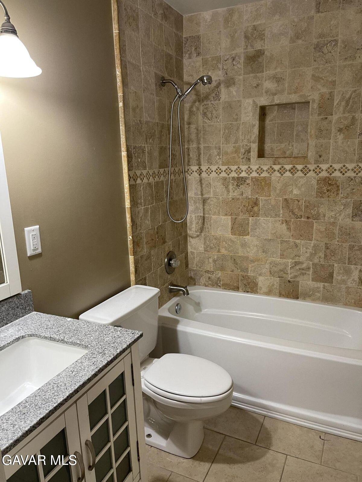 38847 Foxholm Drive Property Photo 11
