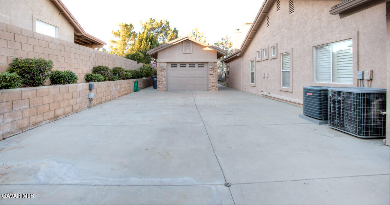 5331 Max Godde Lane Property Photo 8