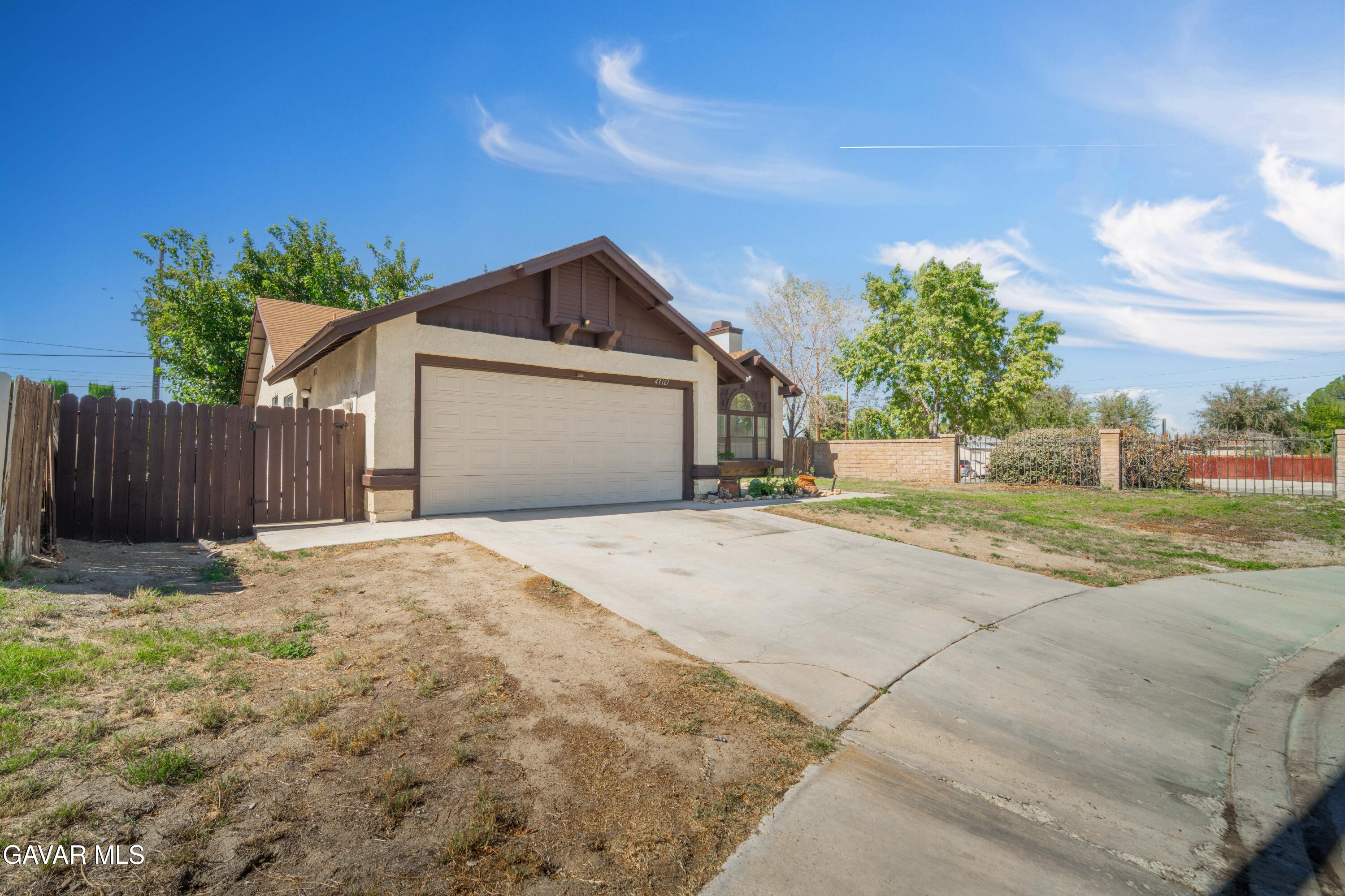 43167 Lorraine Street Property Photo 3