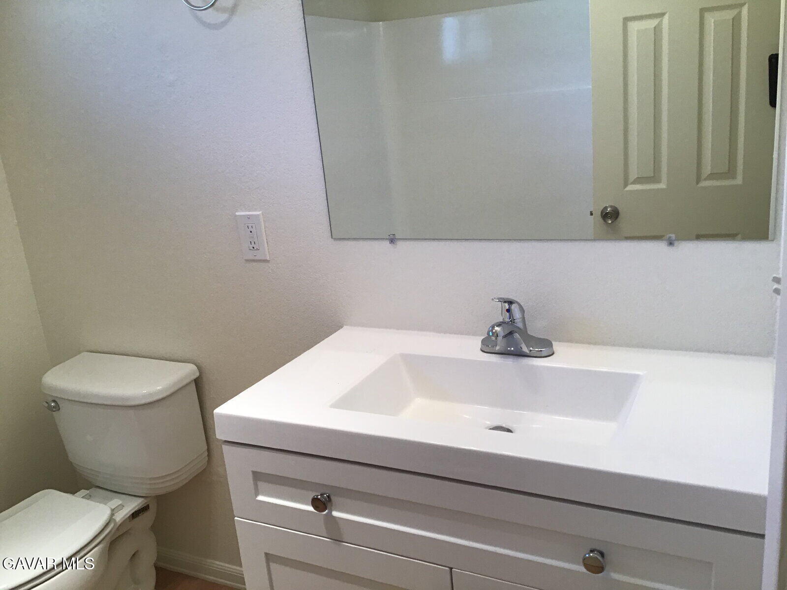 413 E Avenue H14 Property Photo 4
