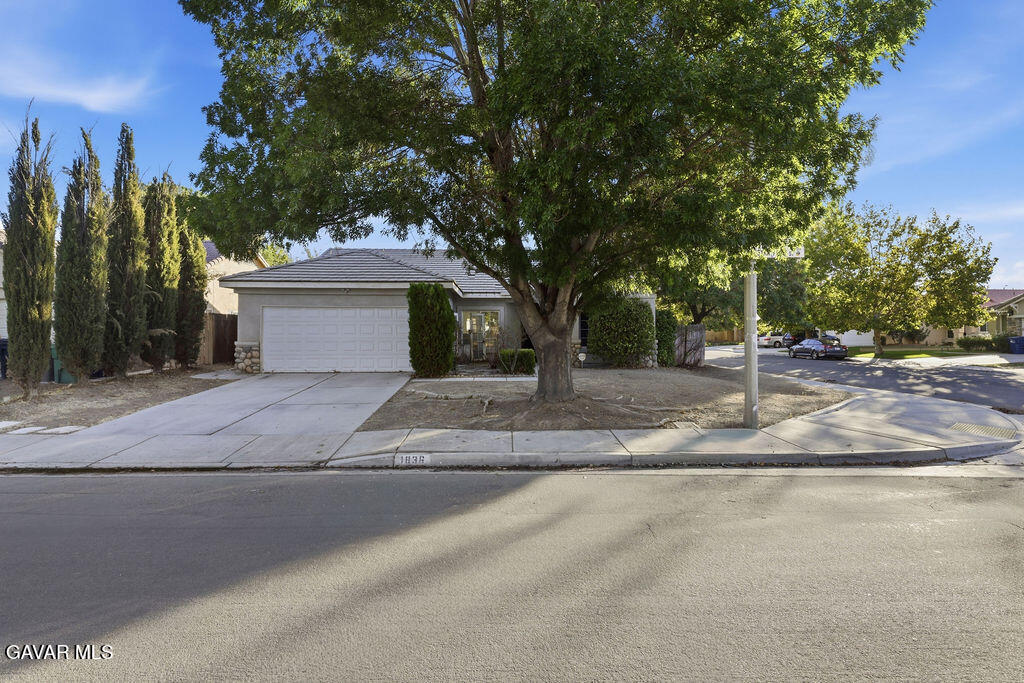 1836 Stratford Street Property Photo 1