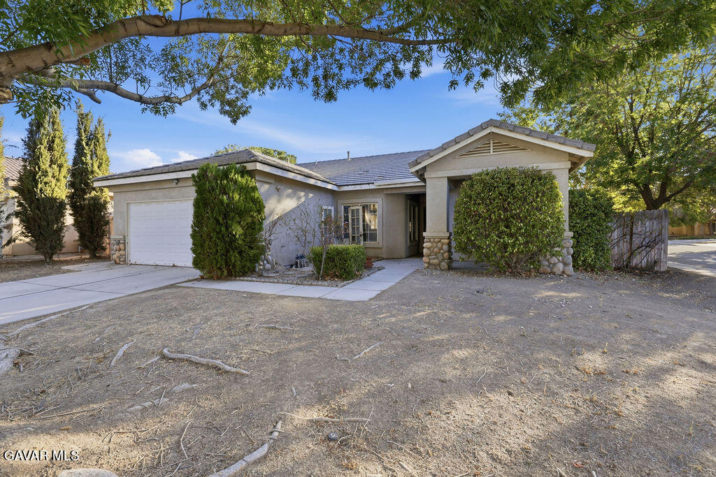 1836 Stratford Street Property Photo 3