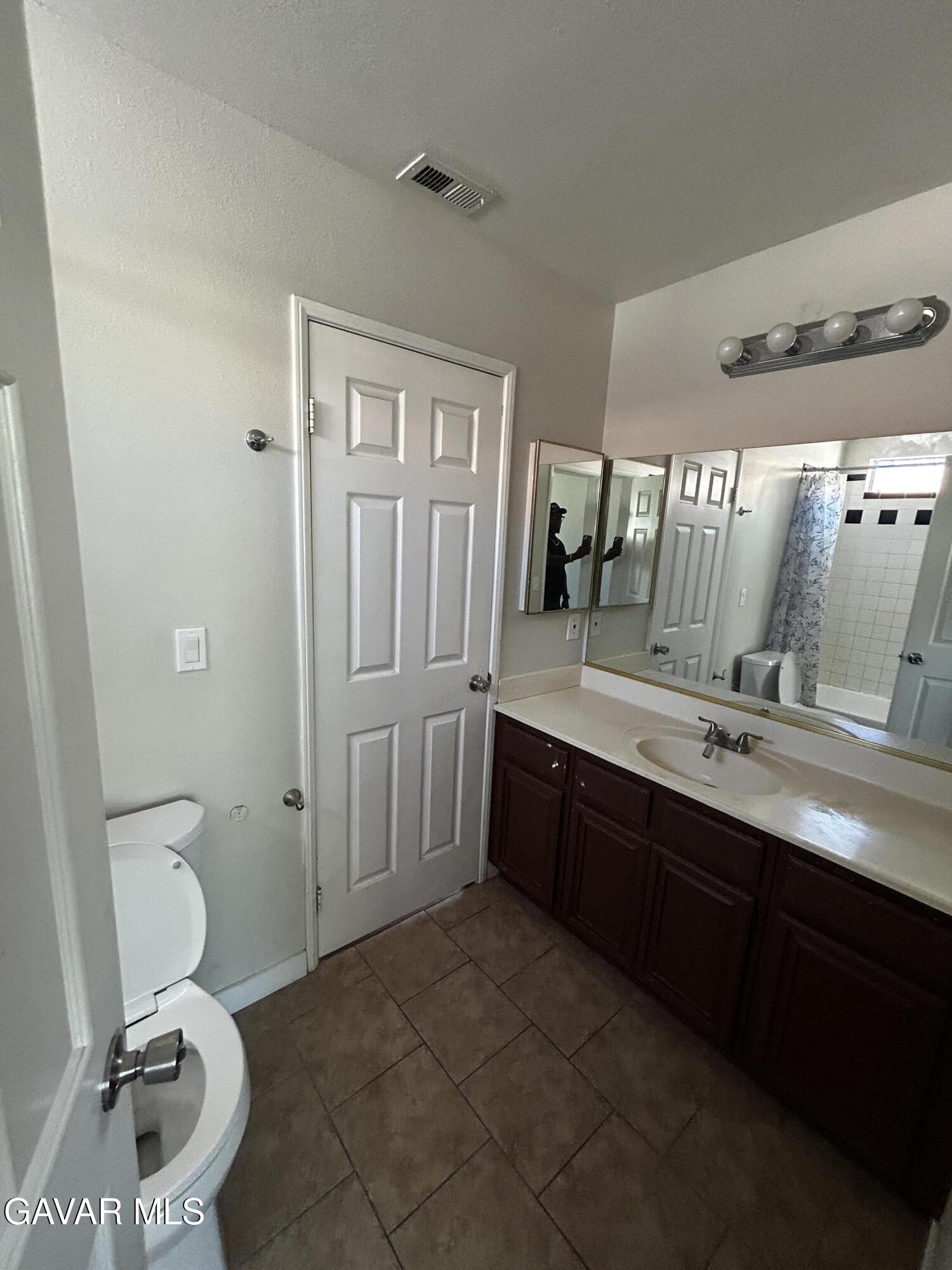 1715 E Norberry Street Property Photo 6