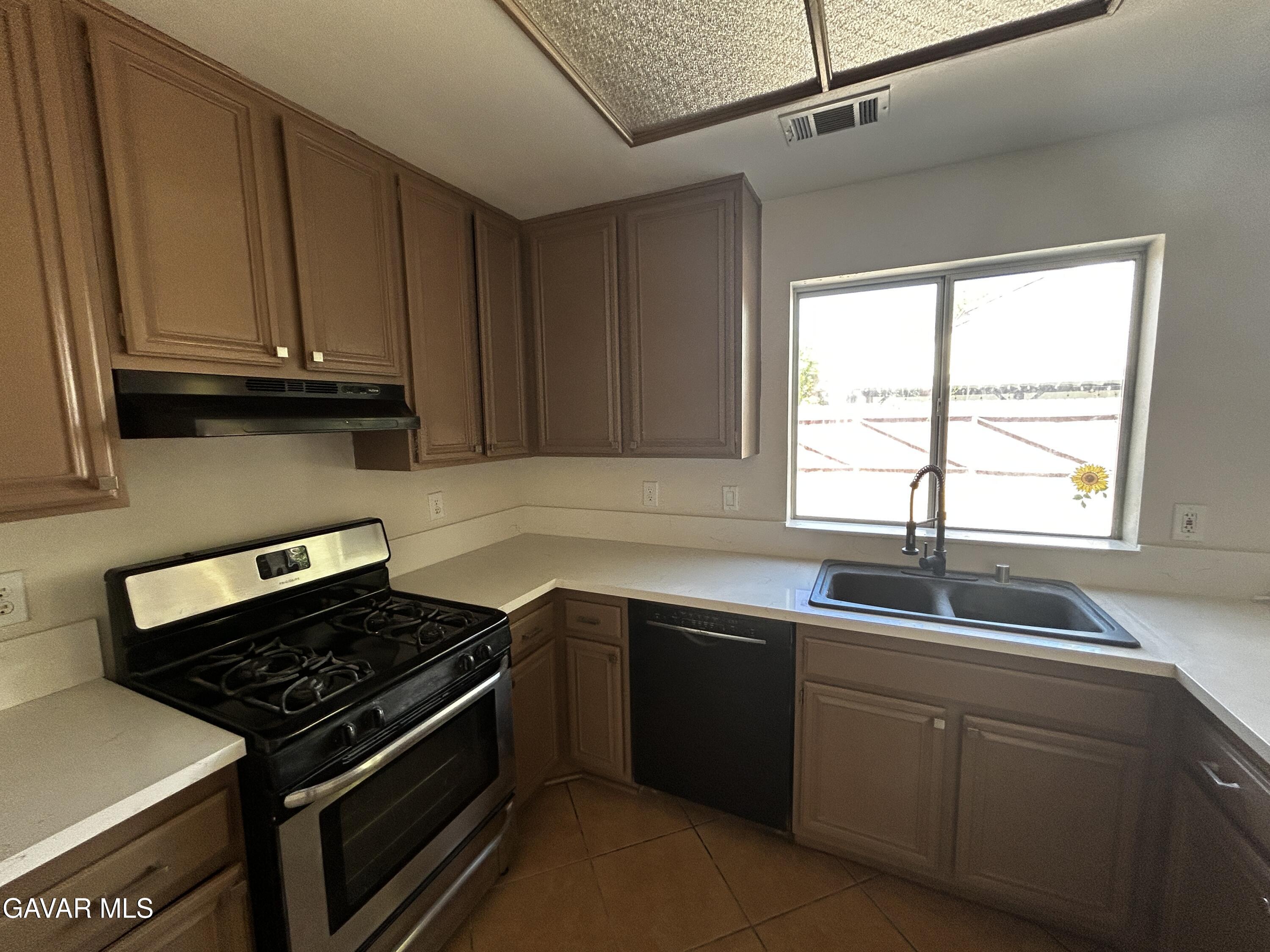 1715 E Norberry Street Property Photo 12