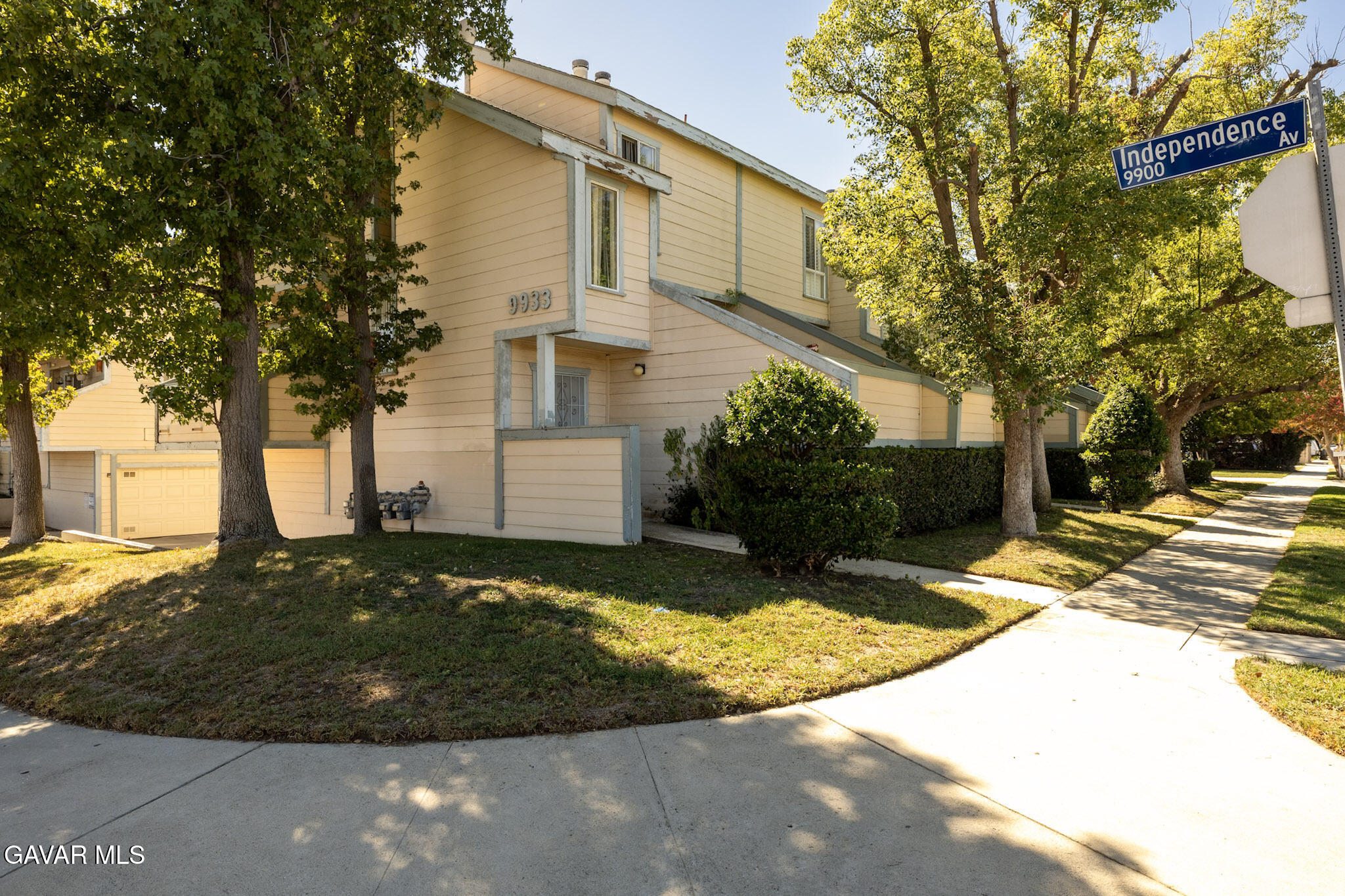 9933 Independence, Unit B Property Photo 1