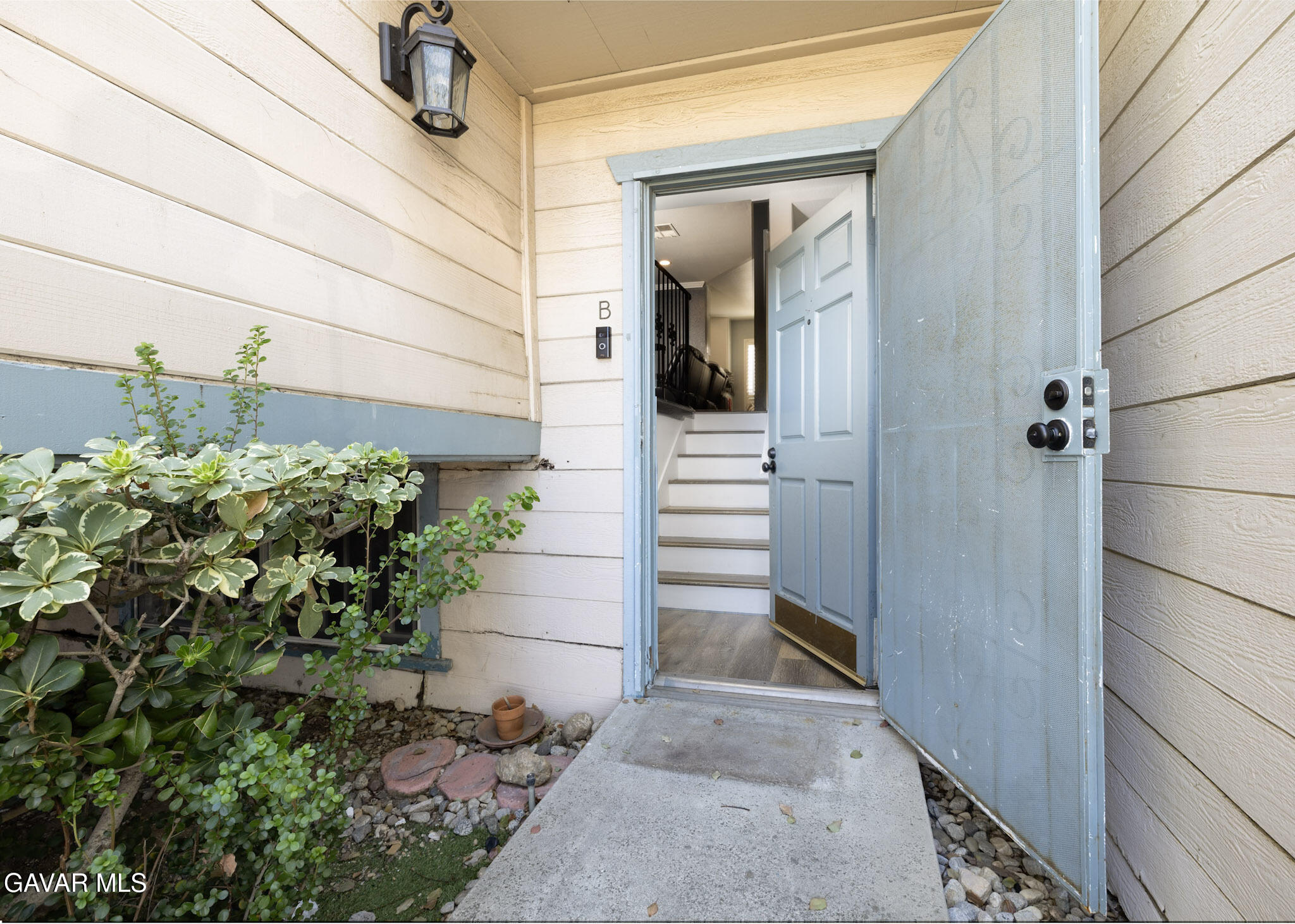 9933 Independence, Unit B Property Photo 2