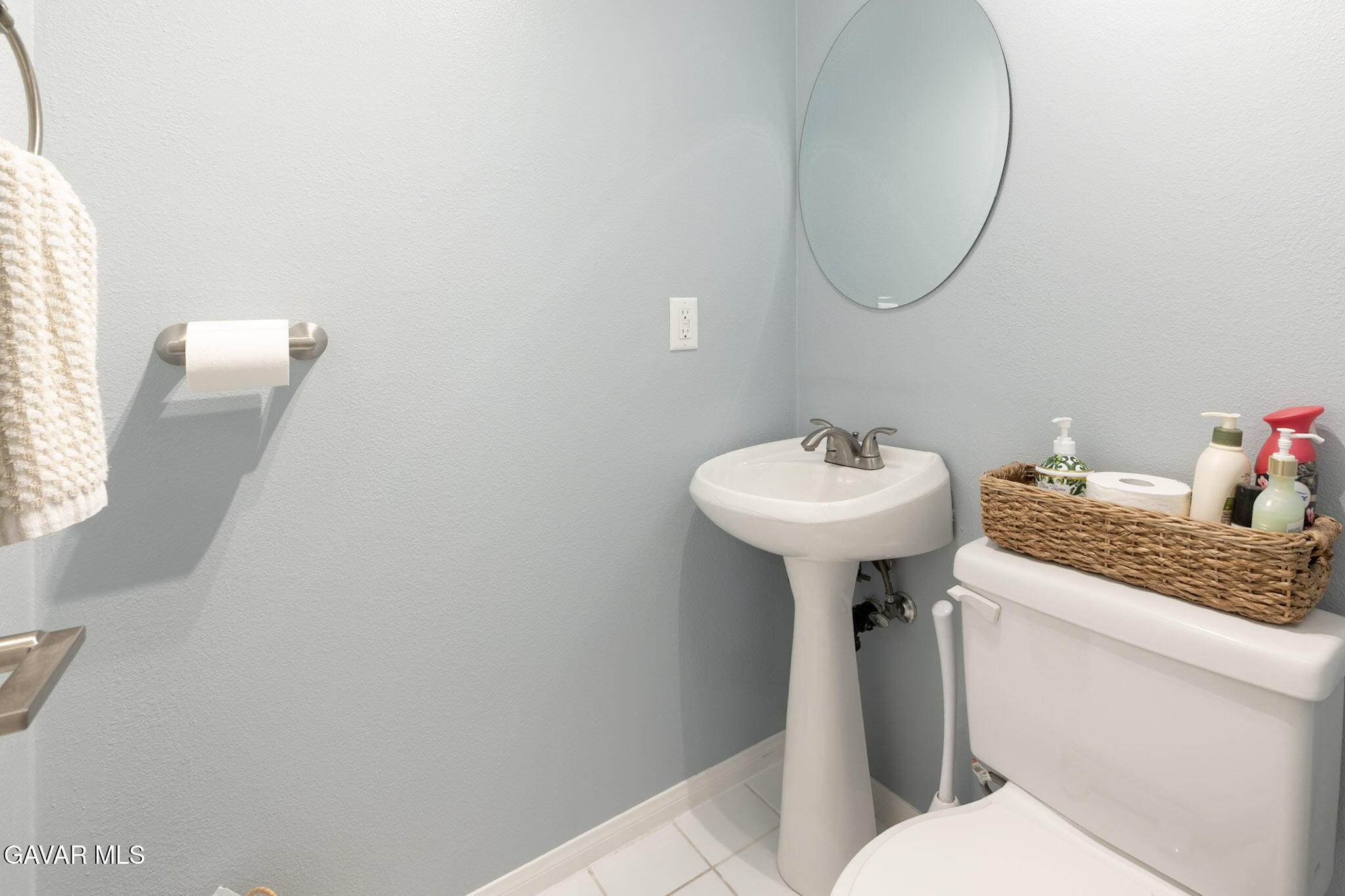 9933 Independence, Unit B Property Photo 5