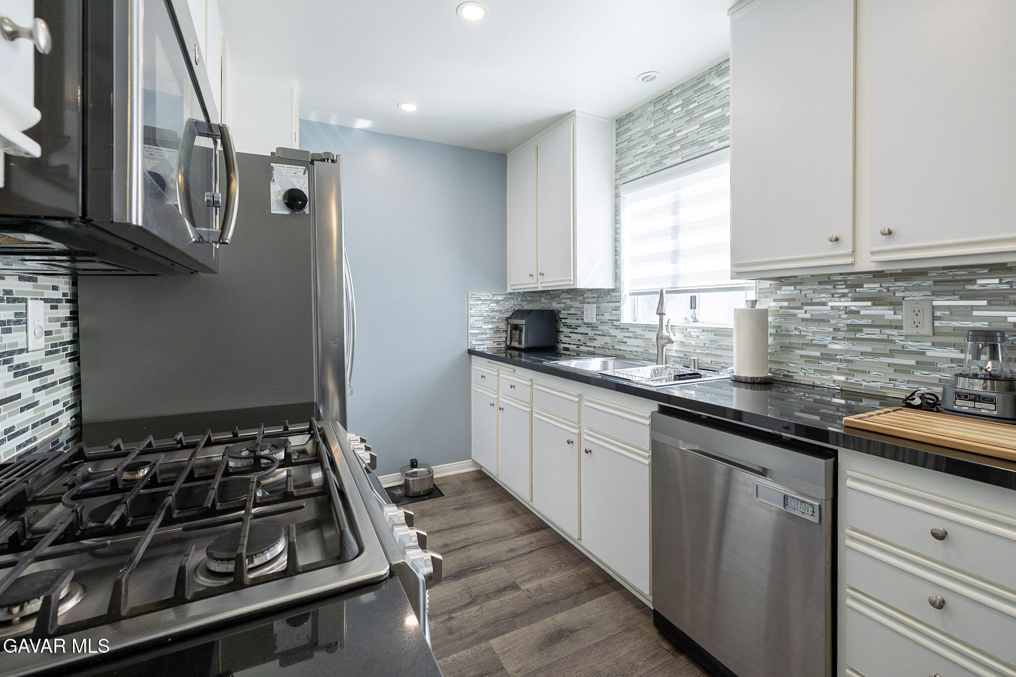 9933 Independence, Unit B Property Photo 7