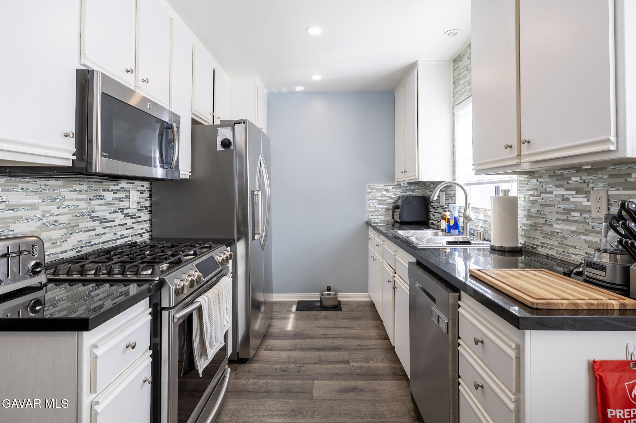 9933 Independence, Unit B Property Photo 8