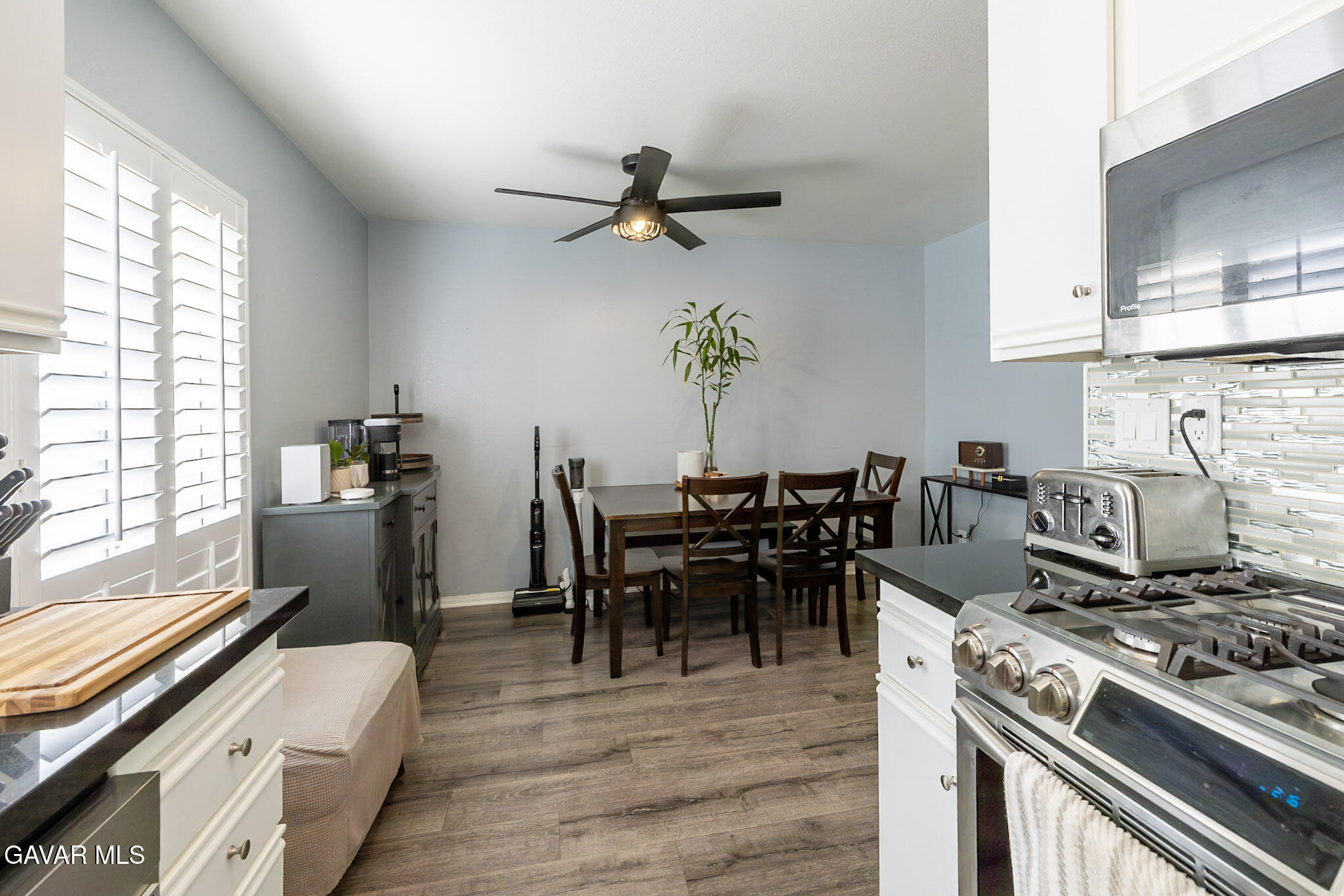 9933 Independence, Unit B Property Photo 9