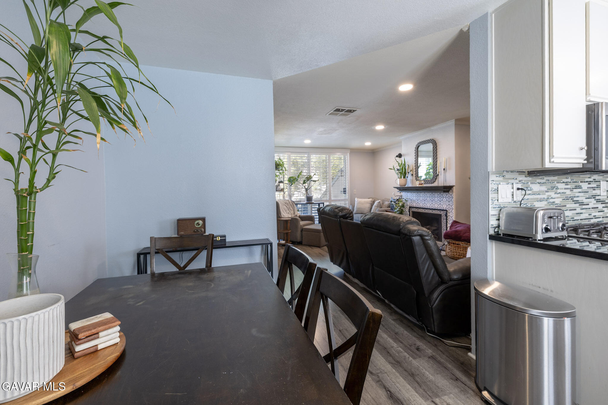 9933 Independence, Unit B Property Photo 10