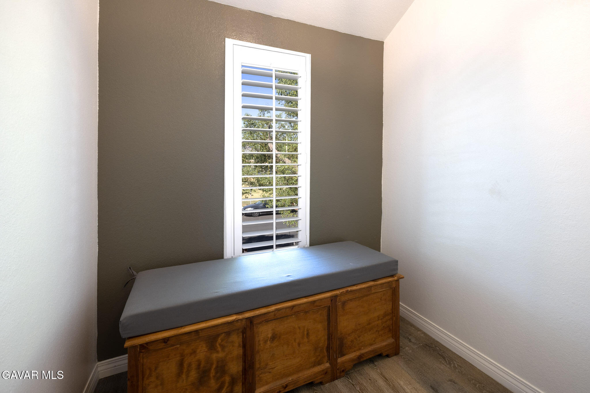 9933 Independence, Unit B Property Photo 12