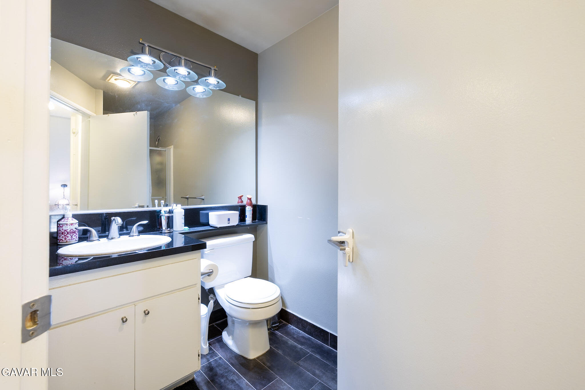 9933 Independence, Unit B Property Photo 14