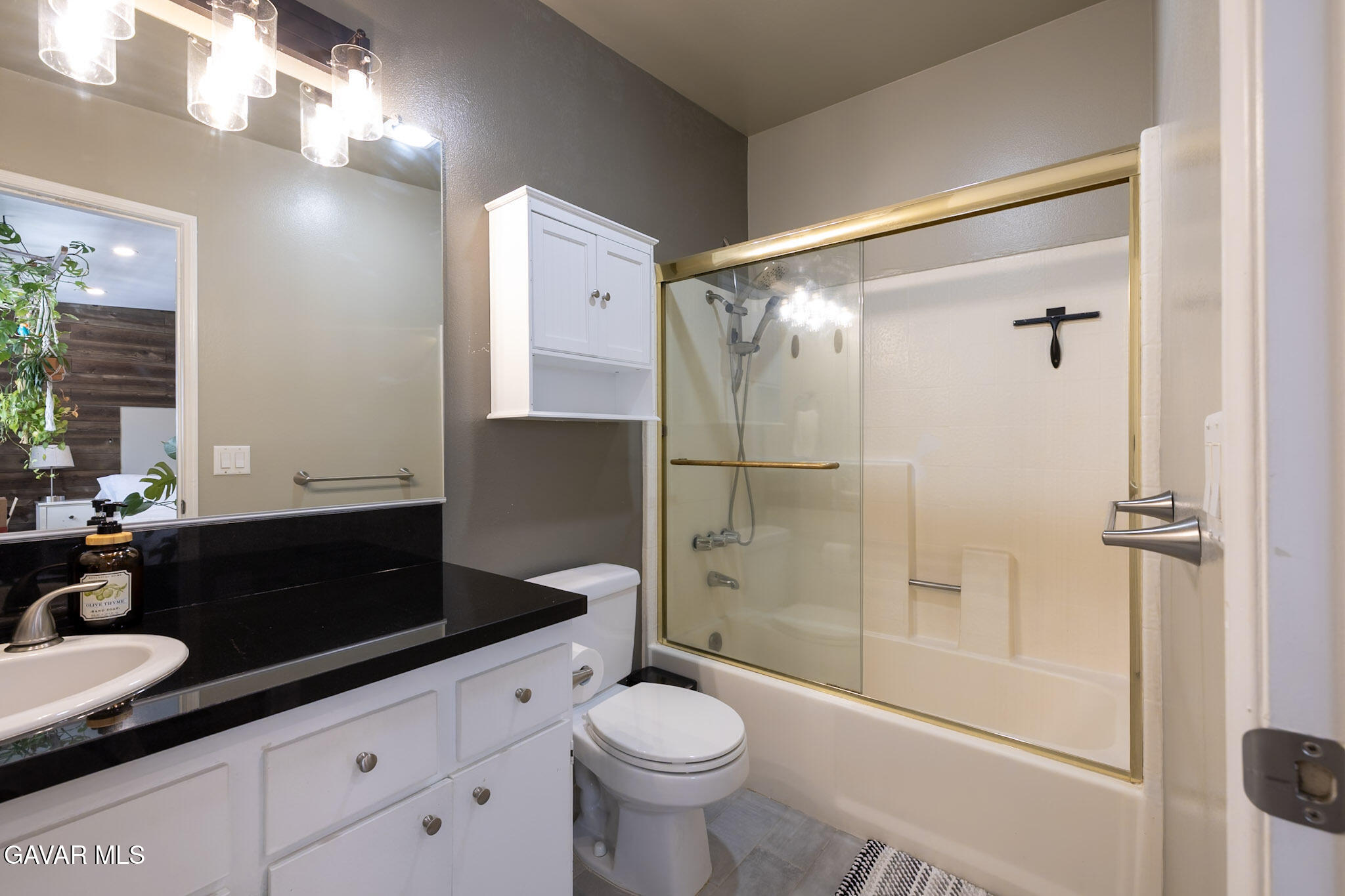 9933 Independence, Unit B Property Photo 17
