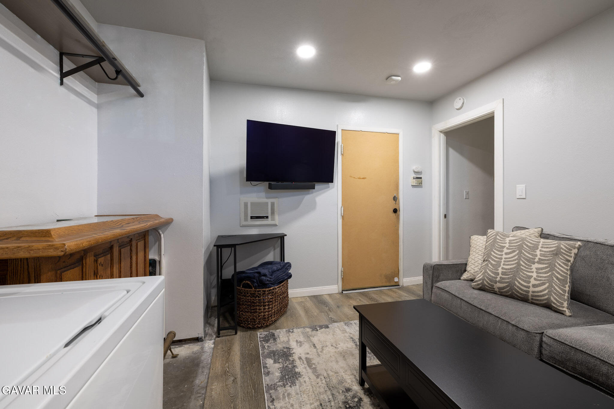 9933 Independence, Unit B Property Photo 18