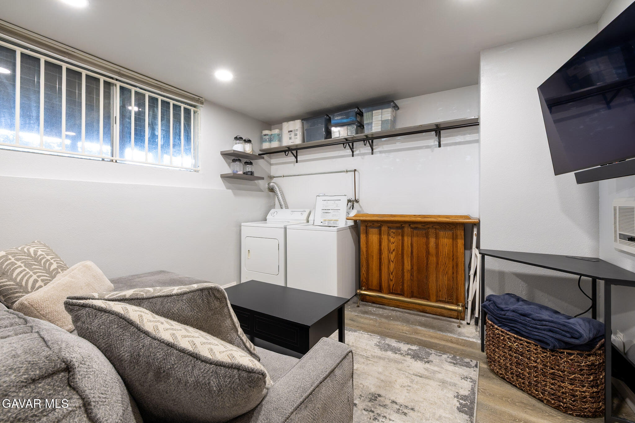 9933 Independence, Unit B Property Photo 19
