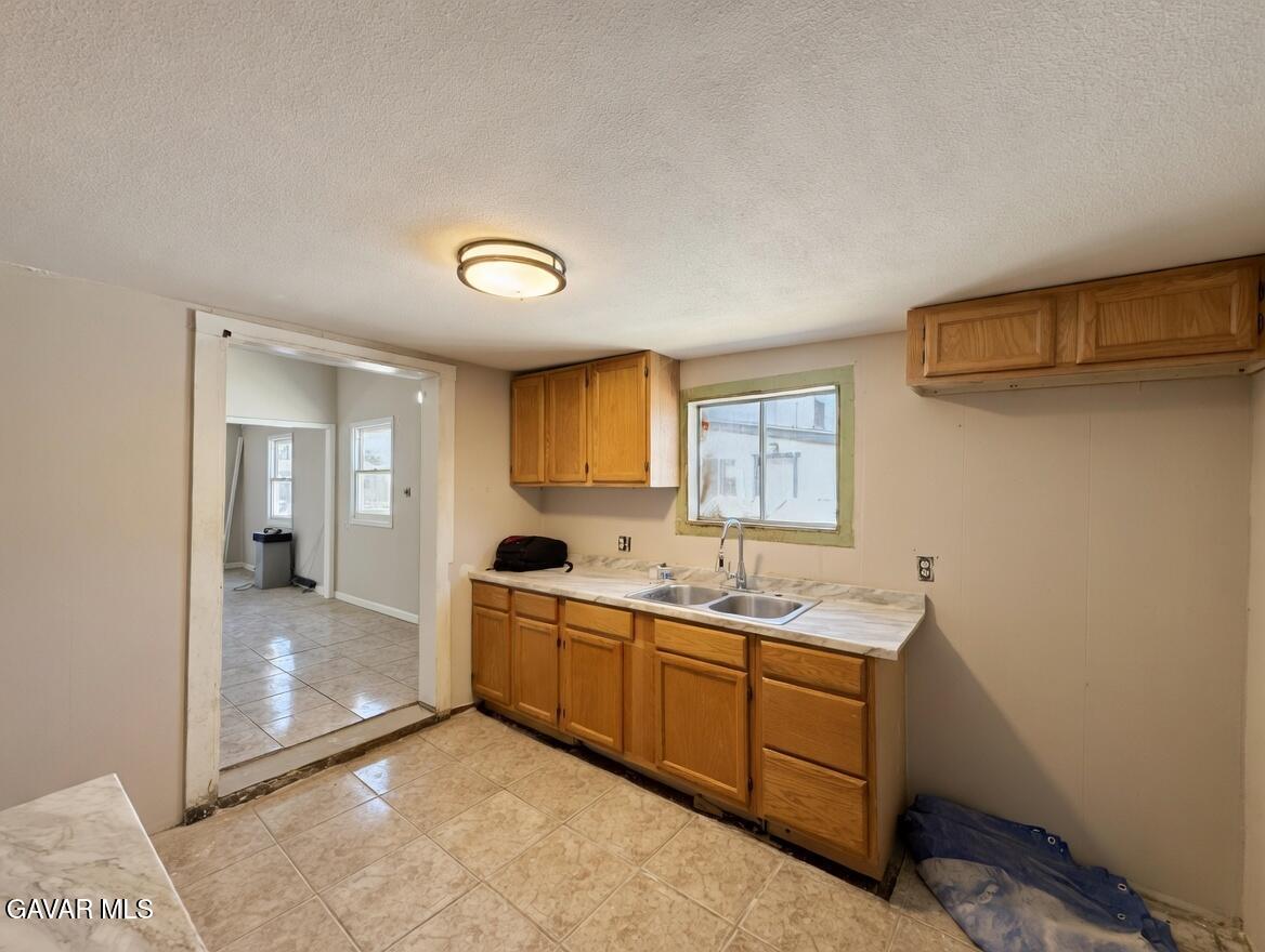 328 N Helena Street Property Photo 4