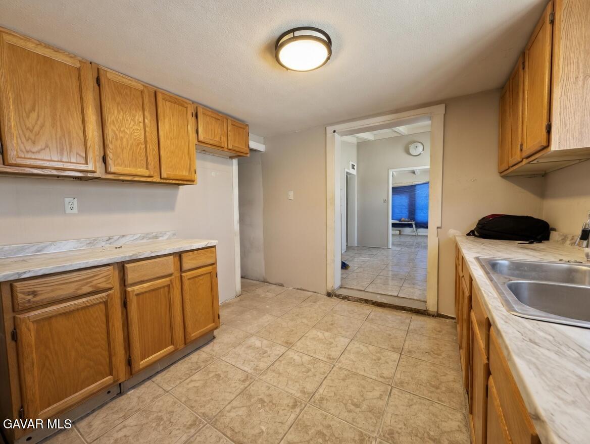 328 N Helena Street Property Photo 5