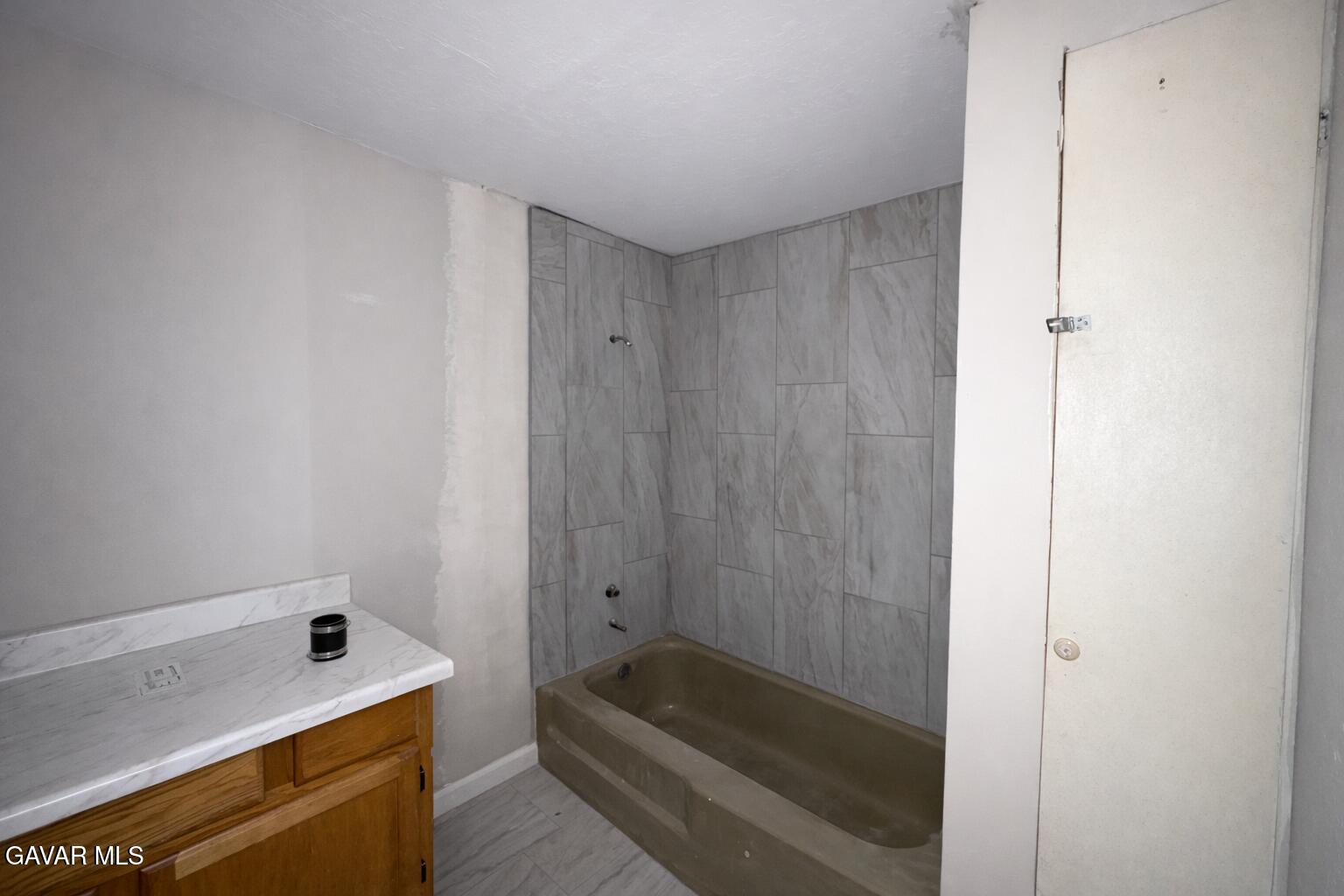 328 N Helena Street Property Photo 11