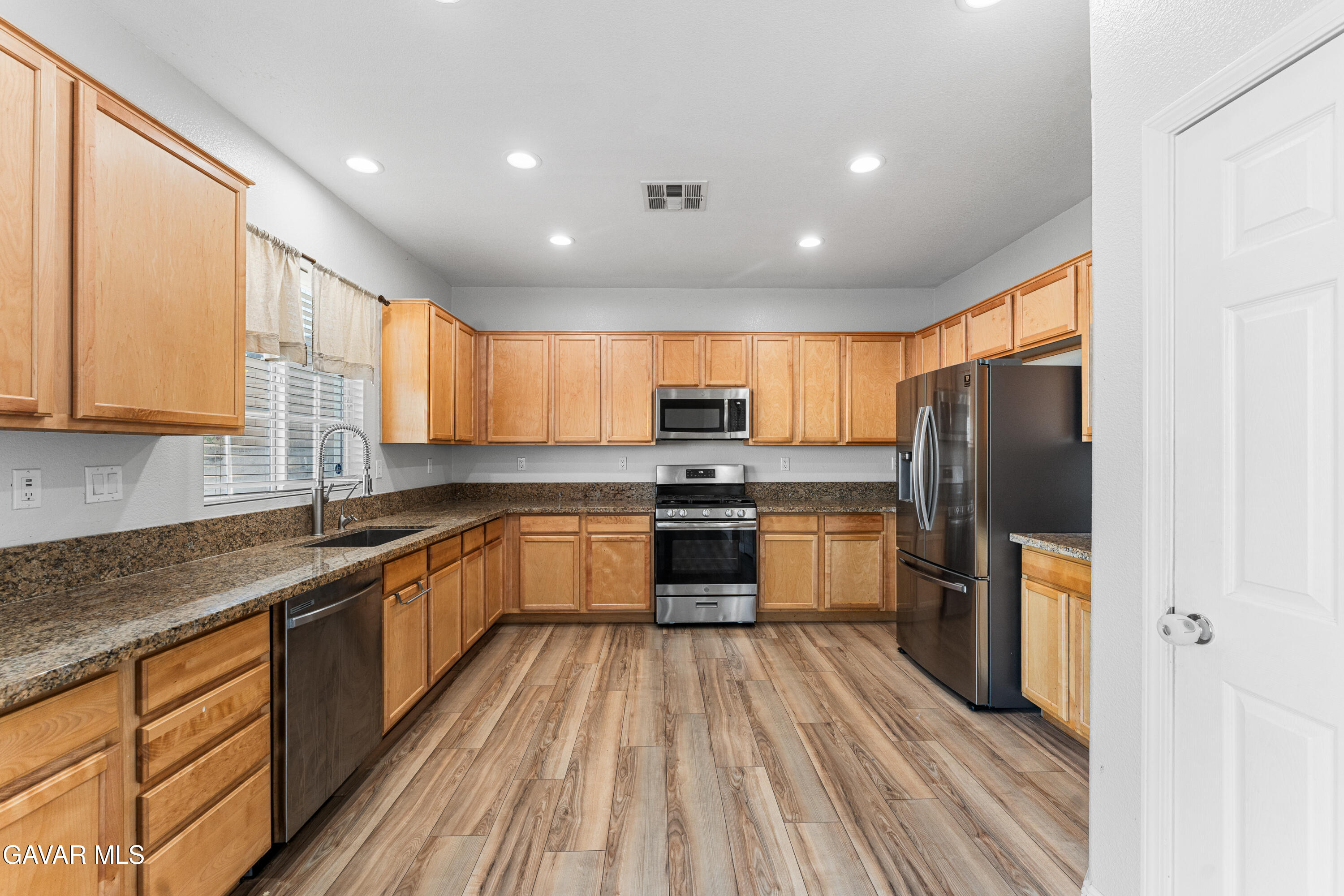 38636 Lynx Way Property Photo 11