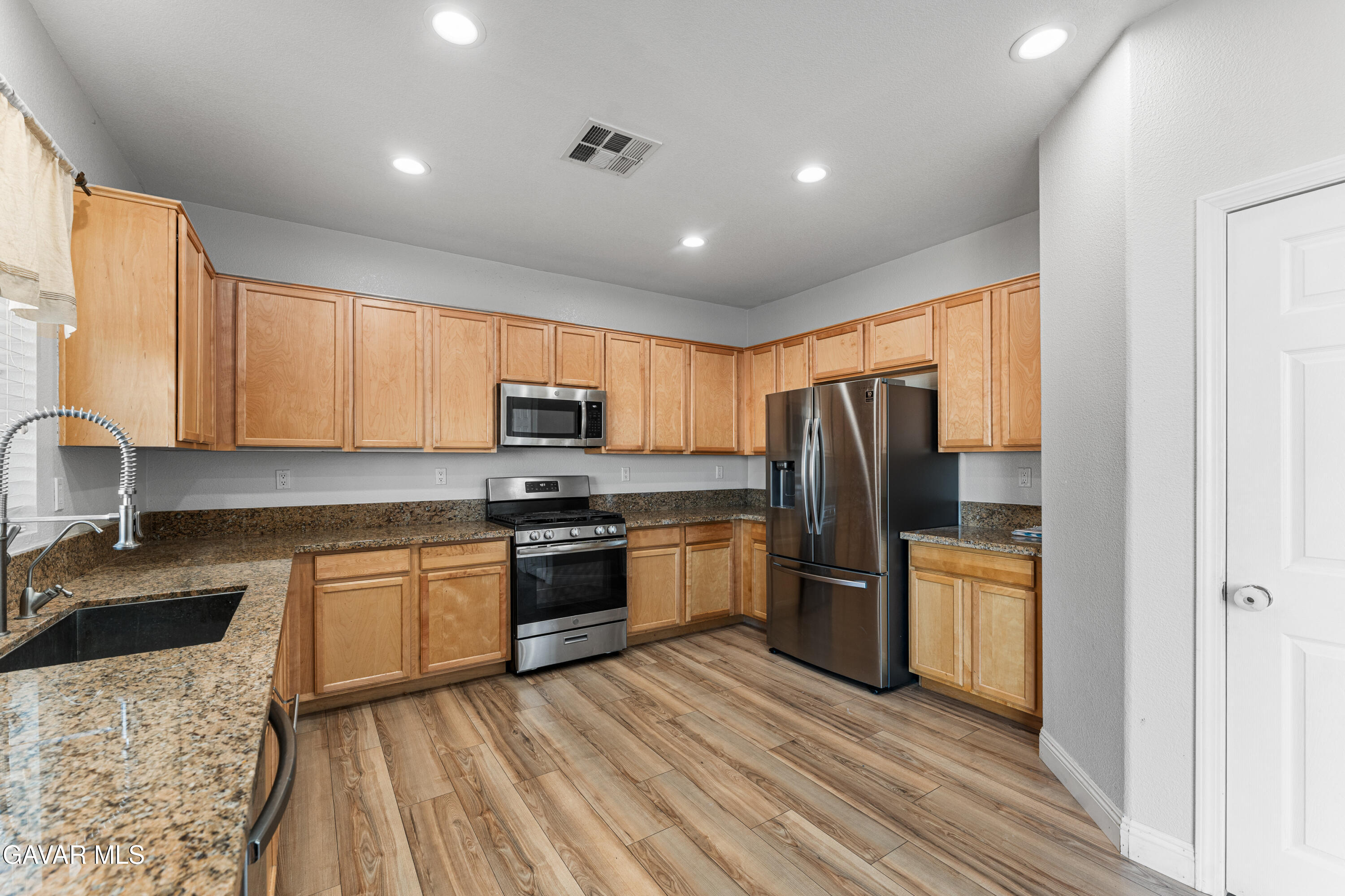 38636 Lynx Way Property Photo 13