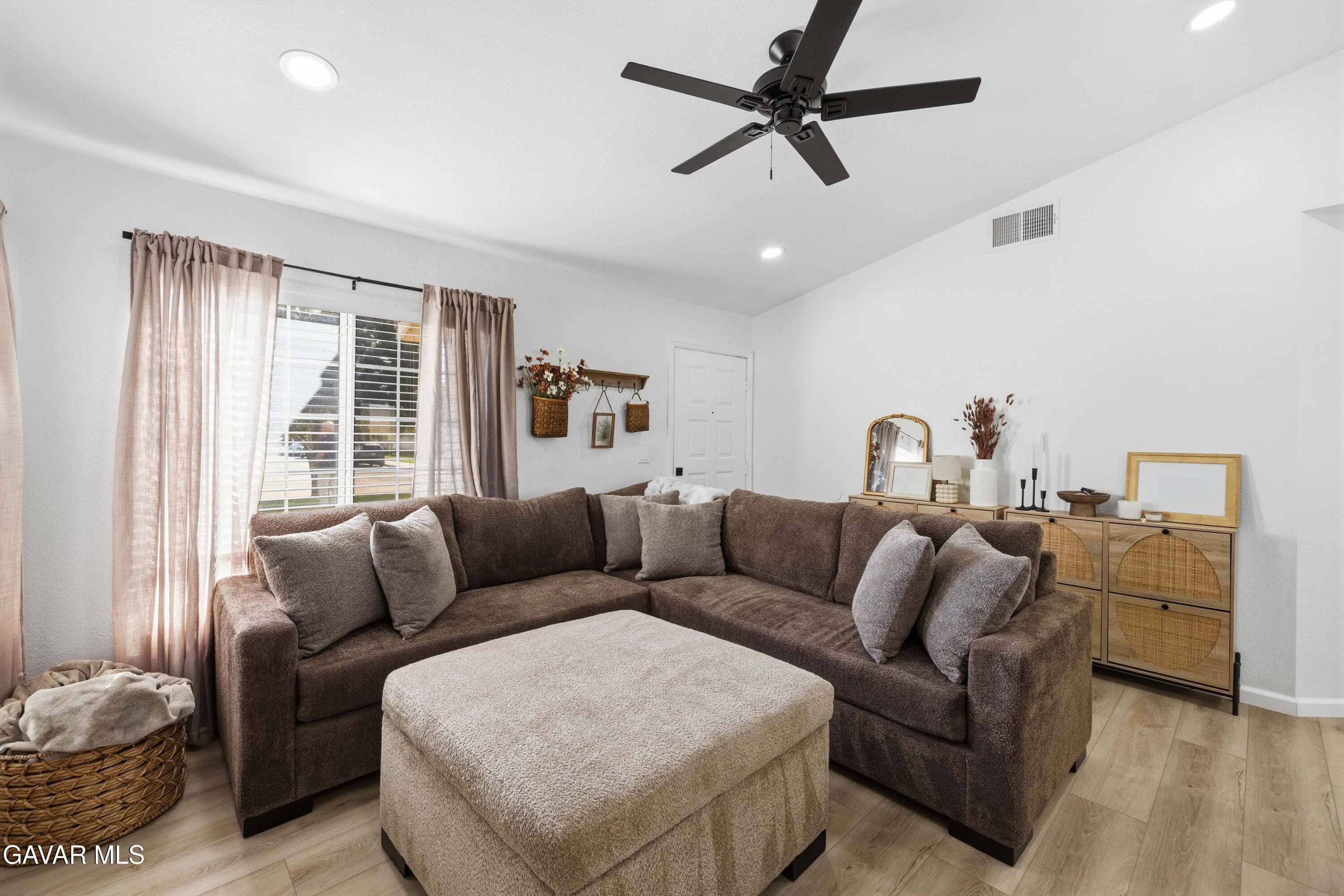 44201 Freer Way Way Property Photo 4