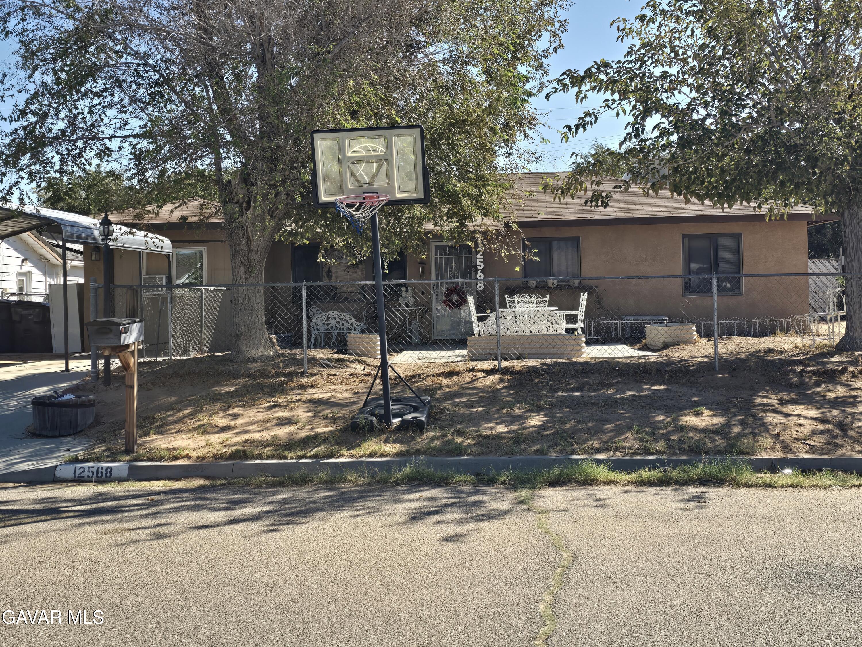 12568 Esther Street Property Photo 3