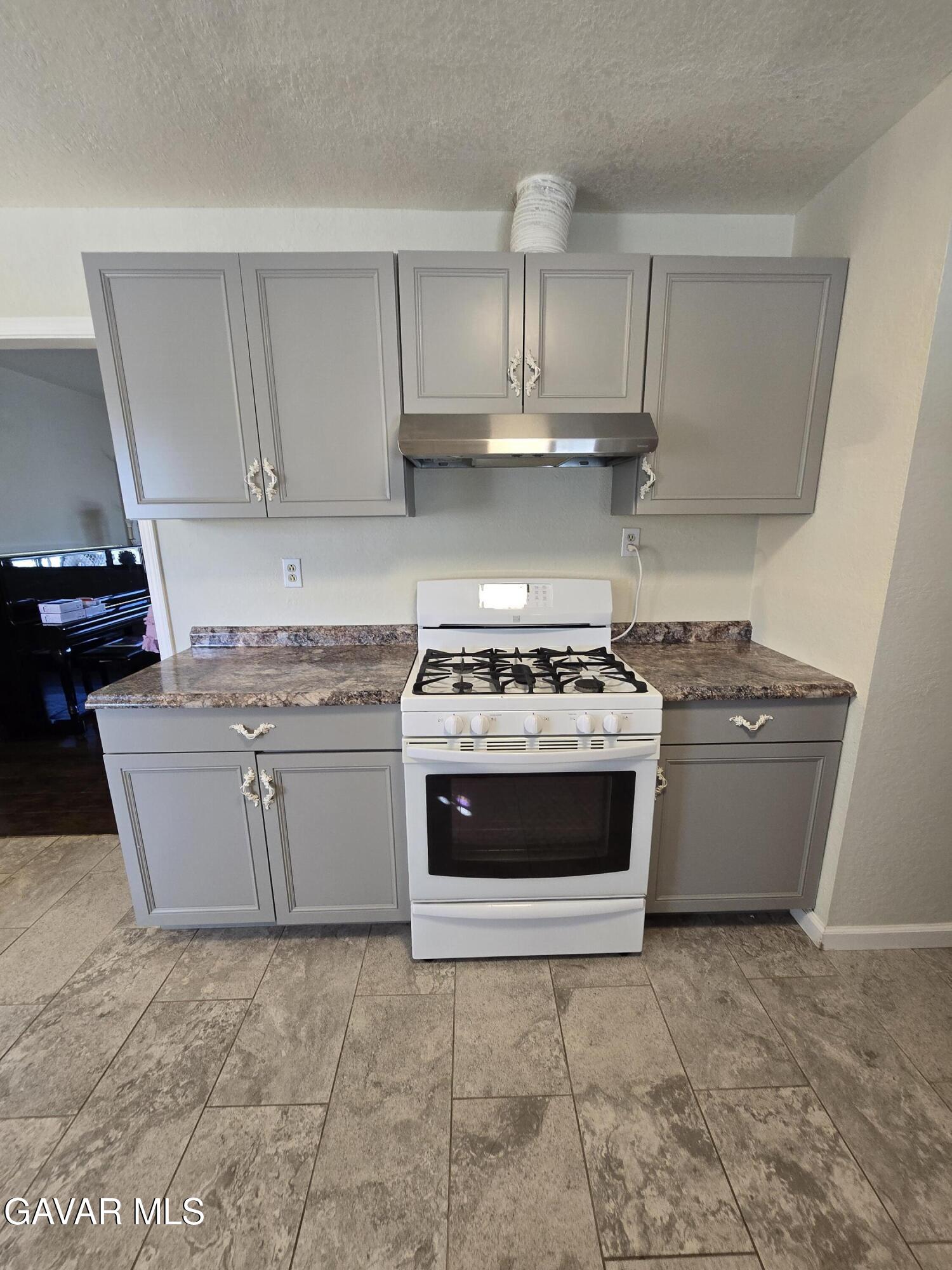 12568 Esther Street Property Photo 7
